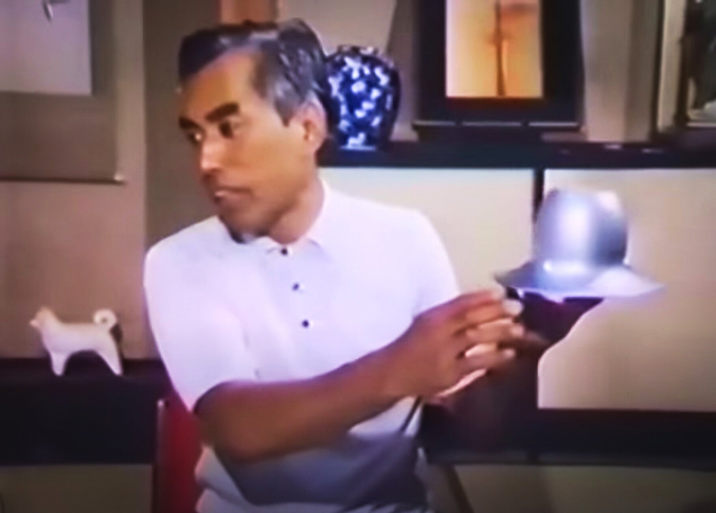  Still image from the  1975 TV documentary  probably featuring Matsuo Fujimoto, father to Yasuo Fujimoto, and then director of the Center for Science Education in the city of Kōchi. 