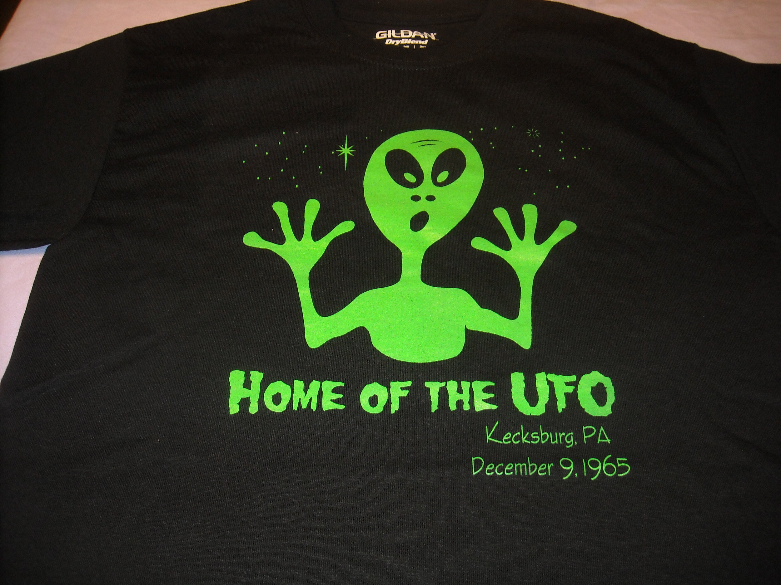  T-shirt from the Kecksburg UFO Festival.  Photo ©Ron Struble 