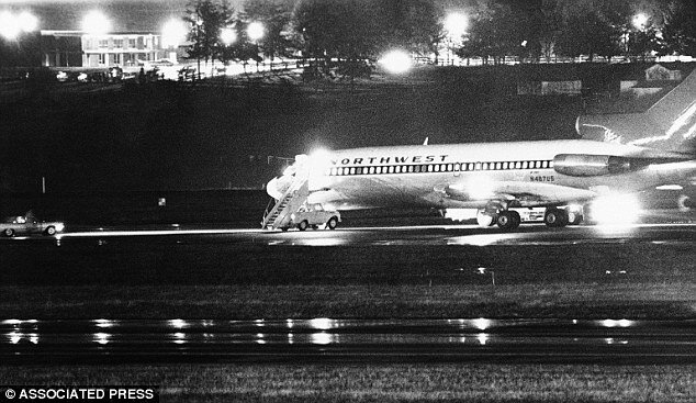  Northwest Orient Airlines Flight 305 on the tarmac at SeaTac while hijacked.  ©AP 