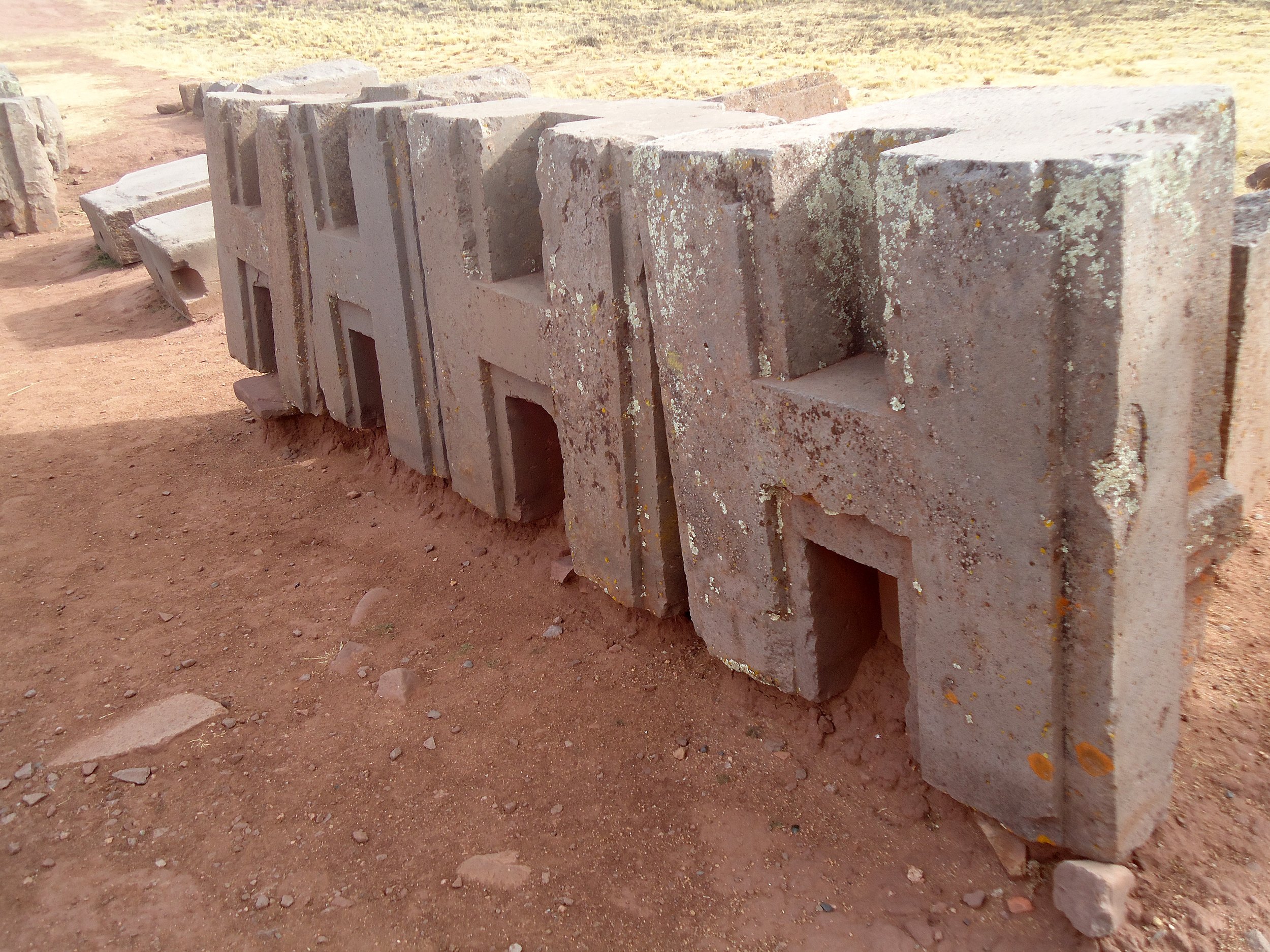  “Some of the so-called "H-blocks" which were interconnected (or intended to interconnect) with other andesite blocks forming blind miniature gateways.” Photo by  Janikorpi .  Use by  CC BY-SA 3.0  