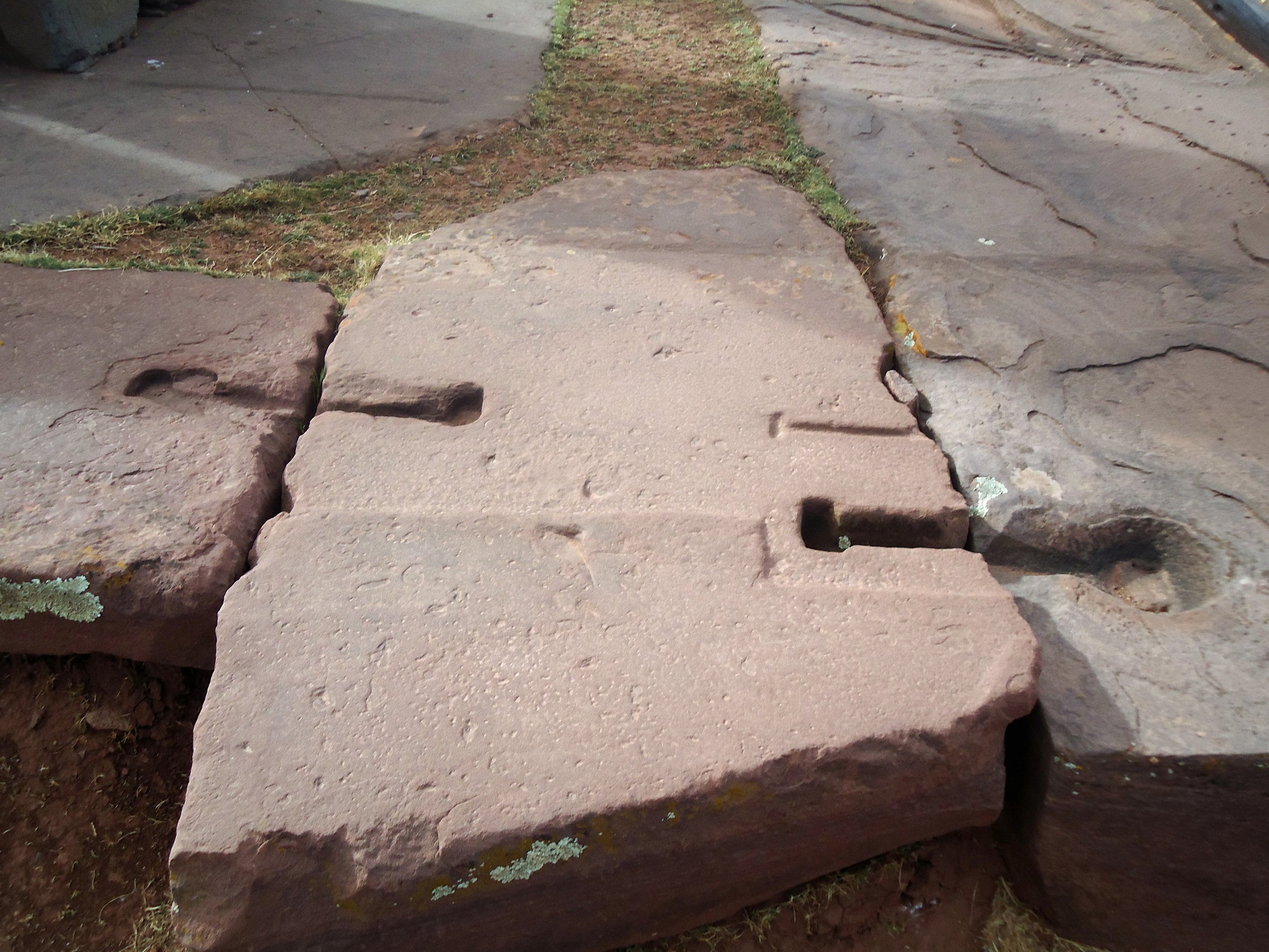  “Cramp sockets in the foundation platforms of Pumapunku” By Janikorpi - Own work, CC BY-SA 3.0 