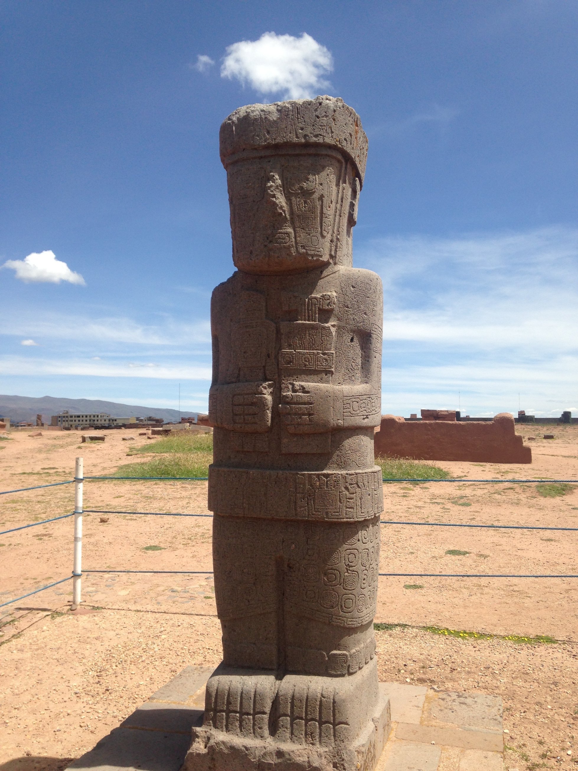  Artifacts at Tiwanaku, photo by Tom Barnett,  @rompsk on Twitter  