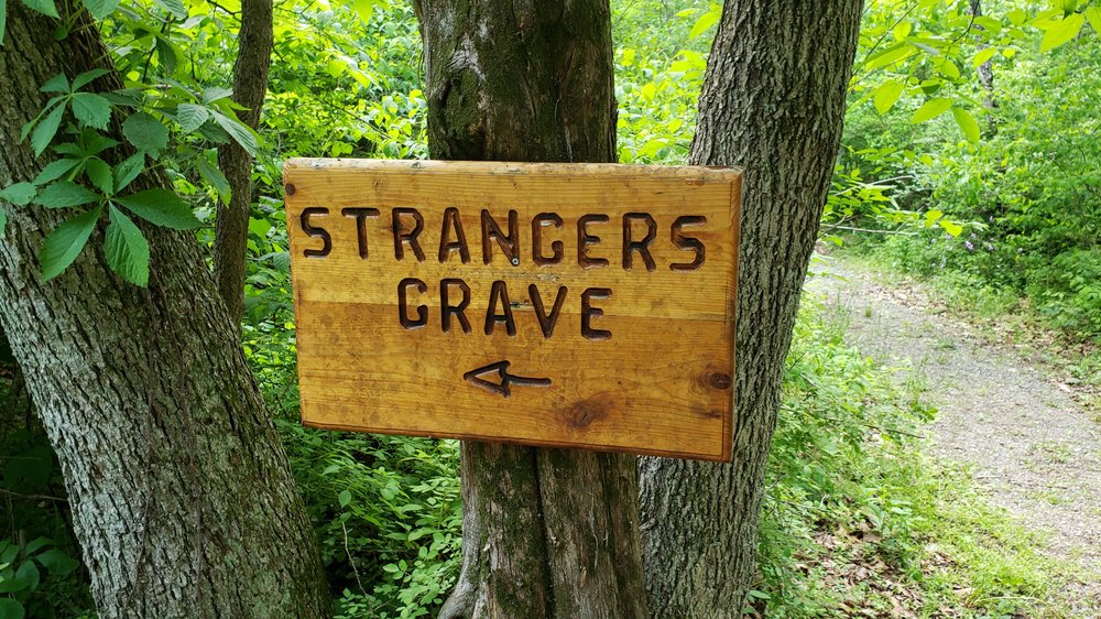  Stranger’s Grave trail marker. 