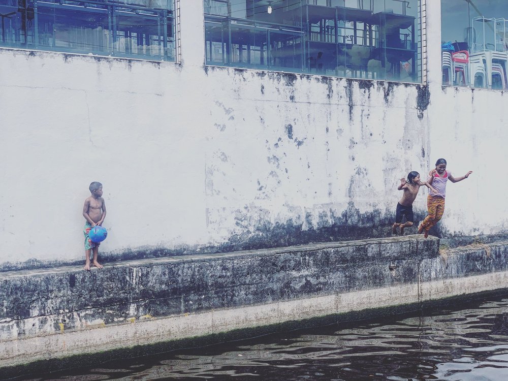  Local kids in Manaus  