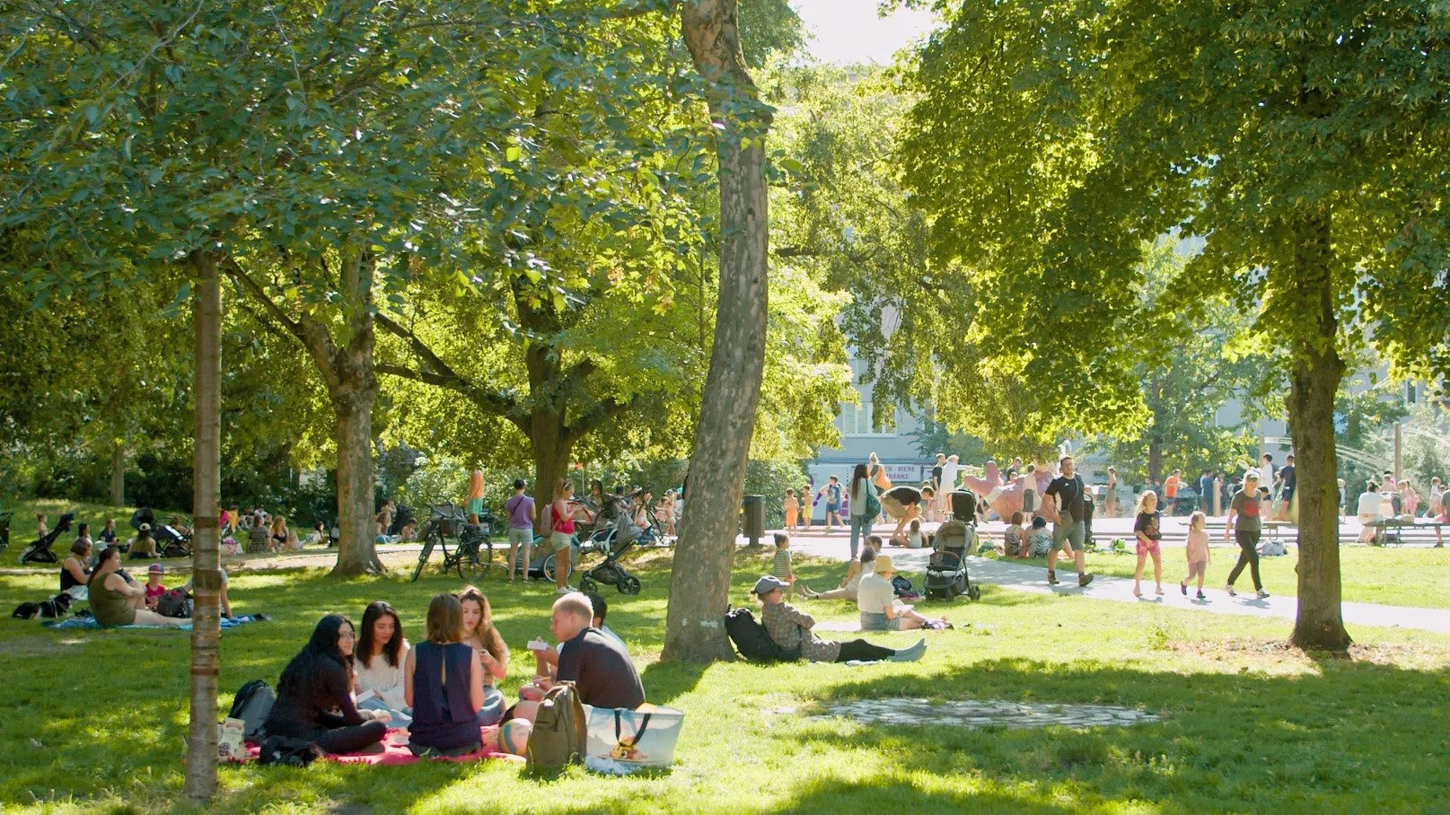 Berlin-Mitte-At_the_park-201632_4.11.1-16x9.jpg