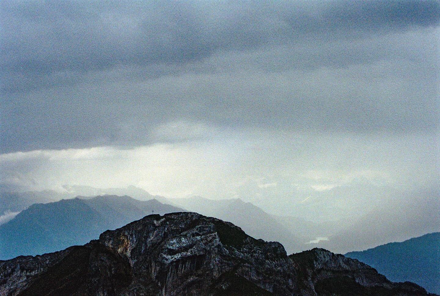 Mountains. And more rocks! 

#colorfilm #colorfilmphotography #kodakportra #kodakportra400 #longlivefilm #nikomat #nikomatft #pilatus #mountpilatus #switzerland #geology #orogeny #alps #swissalps #swissvista #mountainvista #rocks #mountainrocks