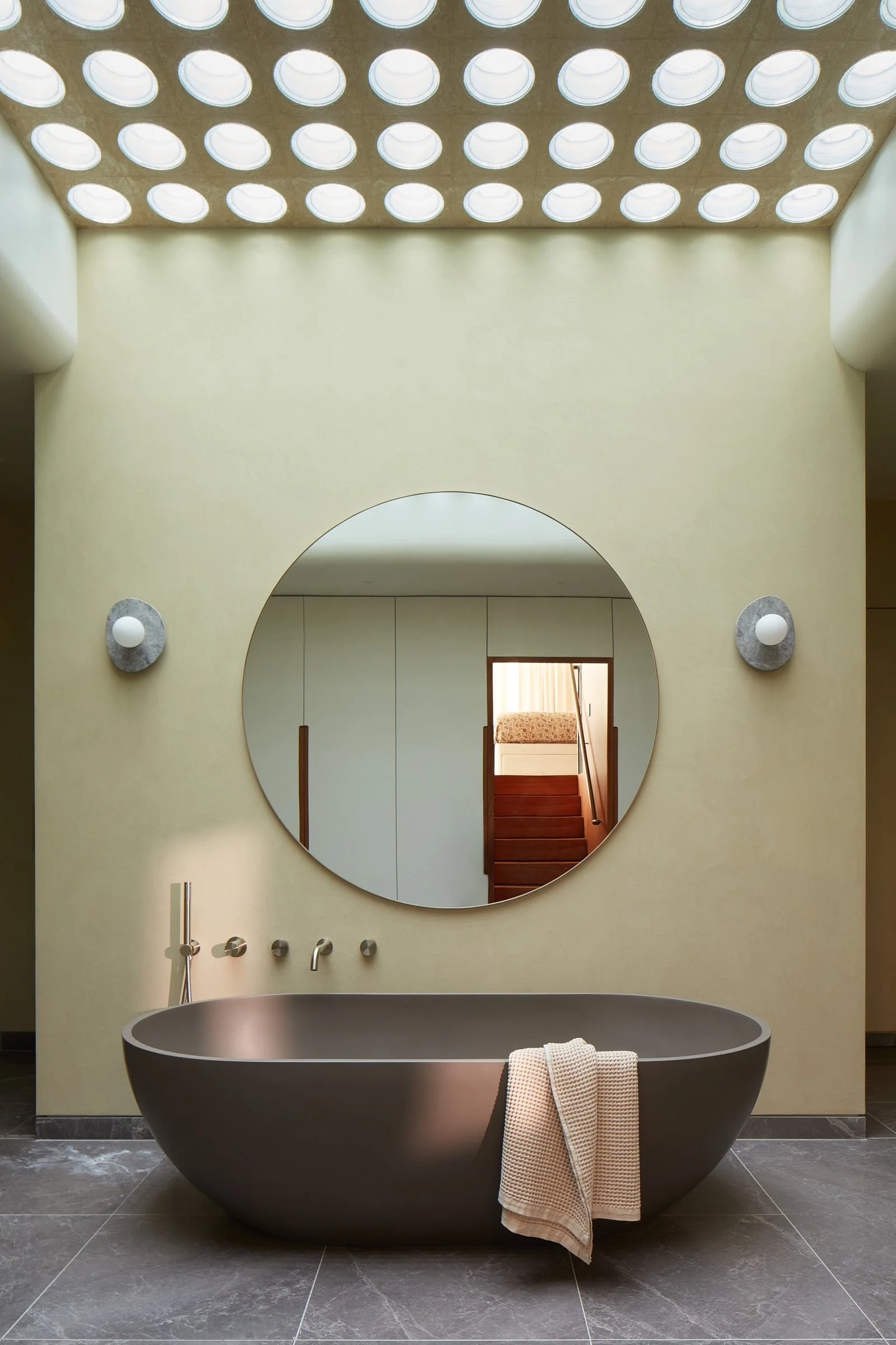 Halftides_Master Ensuite_002 RT LR.jpg