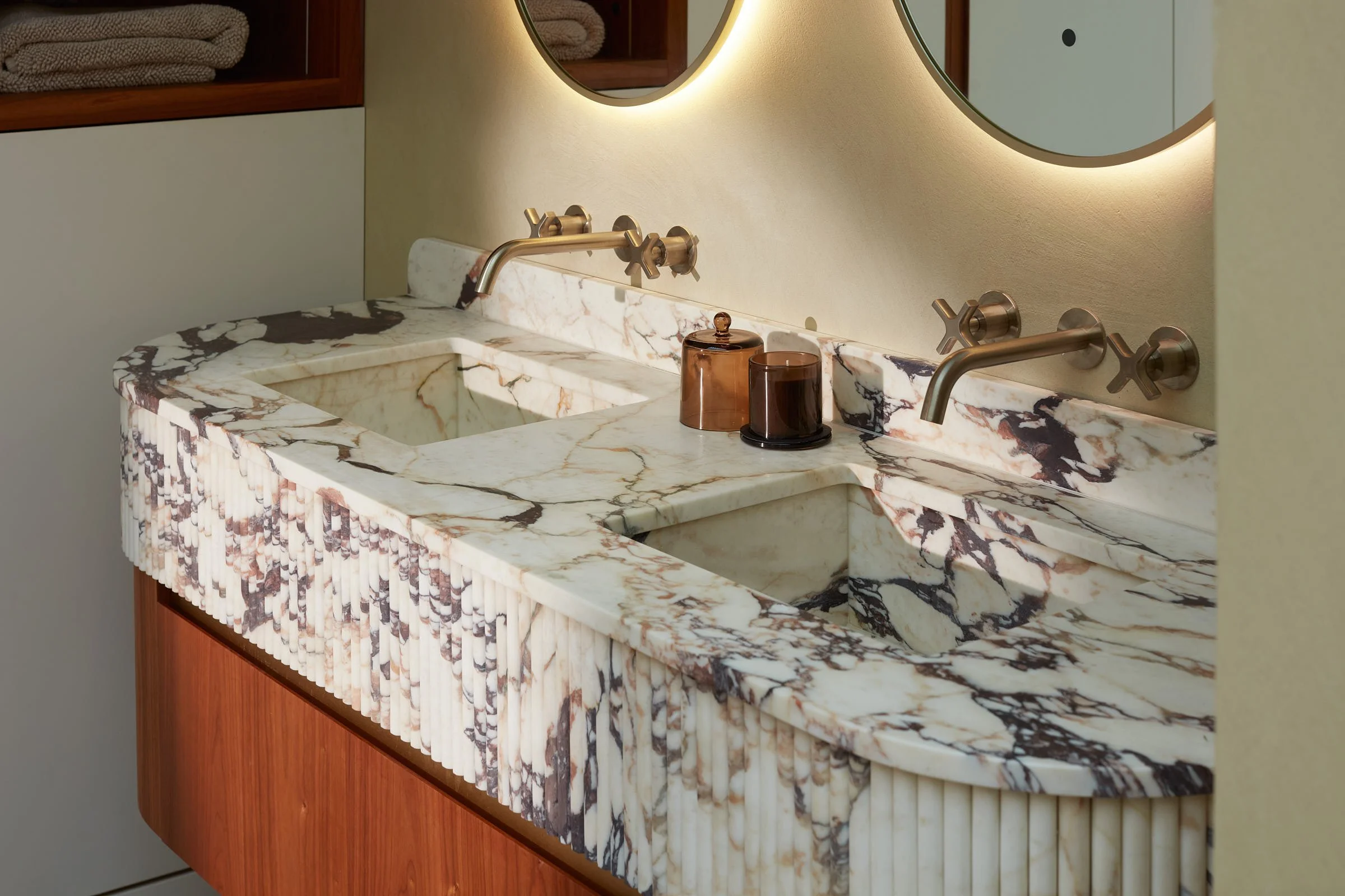 Halftides_Master Ensuite_004 RT LR.jpg