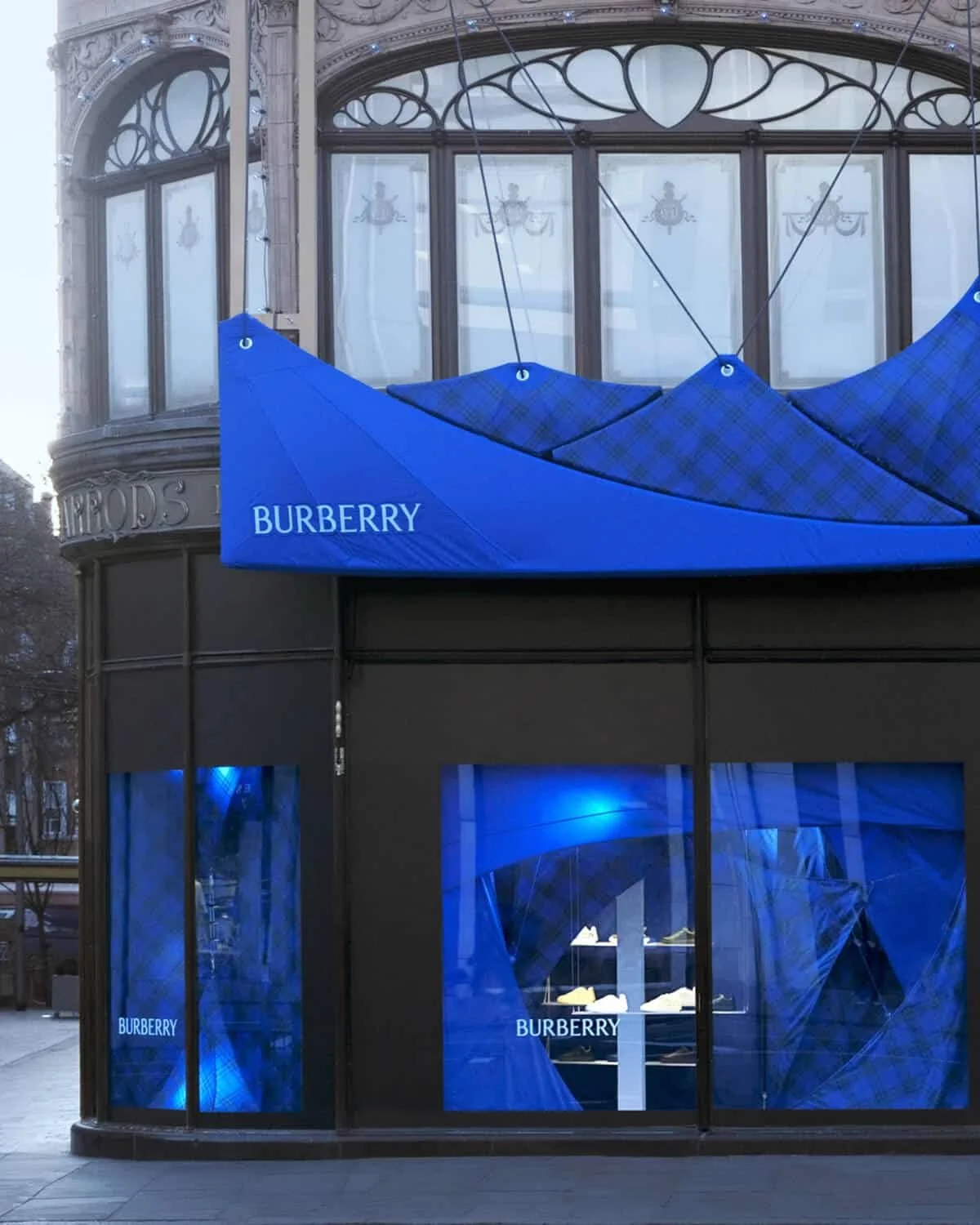 BURBERRY_2024_HARRODS_TAKEOVER_STORE_CAPTURE_RGB_CROPPED_4X5_06.jpg