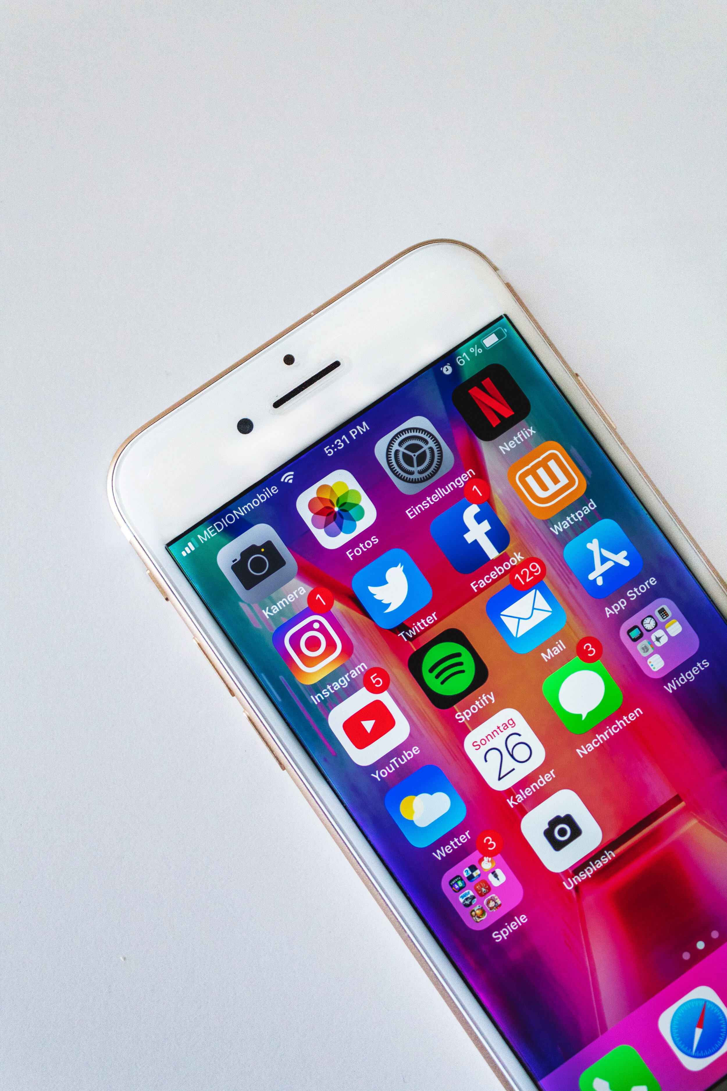 Push notifications are a great way to gain a user’s attention. Combine them with wearable technology for even more benefits.