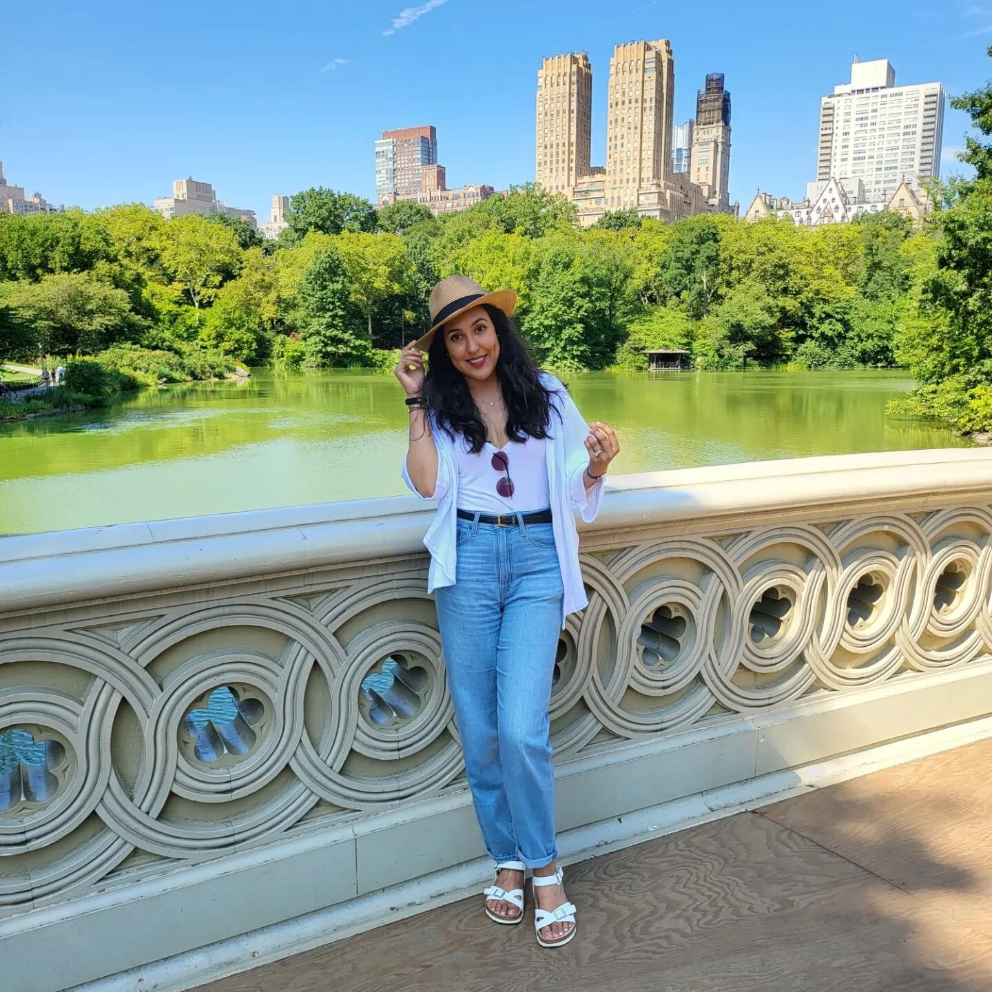 When in the movies 🎬 a girl must put on her best smile.

#movies #bowbridge #new #newyorkcity #newyork #centralpark #Green #tourist