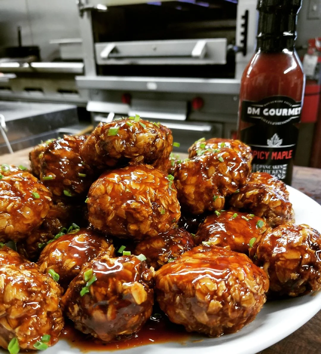 CHEF DAVEY'S 'DM GOURMET' HOUSE-MADE SAUCES COMPLIMENT EVERY MEAL.