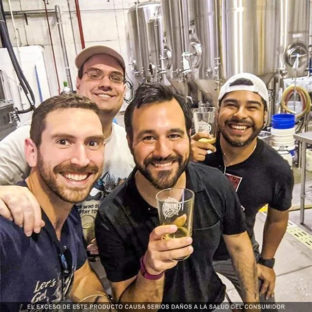El tour AC con amigos se vive mejor 🍻&iexcl;Reserva tu espacio! Link en bio
.
.
#antiguacerveza #cervezaartesanal #bebelocal #hechaamano #fabrica #tours #beertour #beertime #beerlife #beerlove #craftbeer #beermood #instabeer #beerlover #brewery #fri