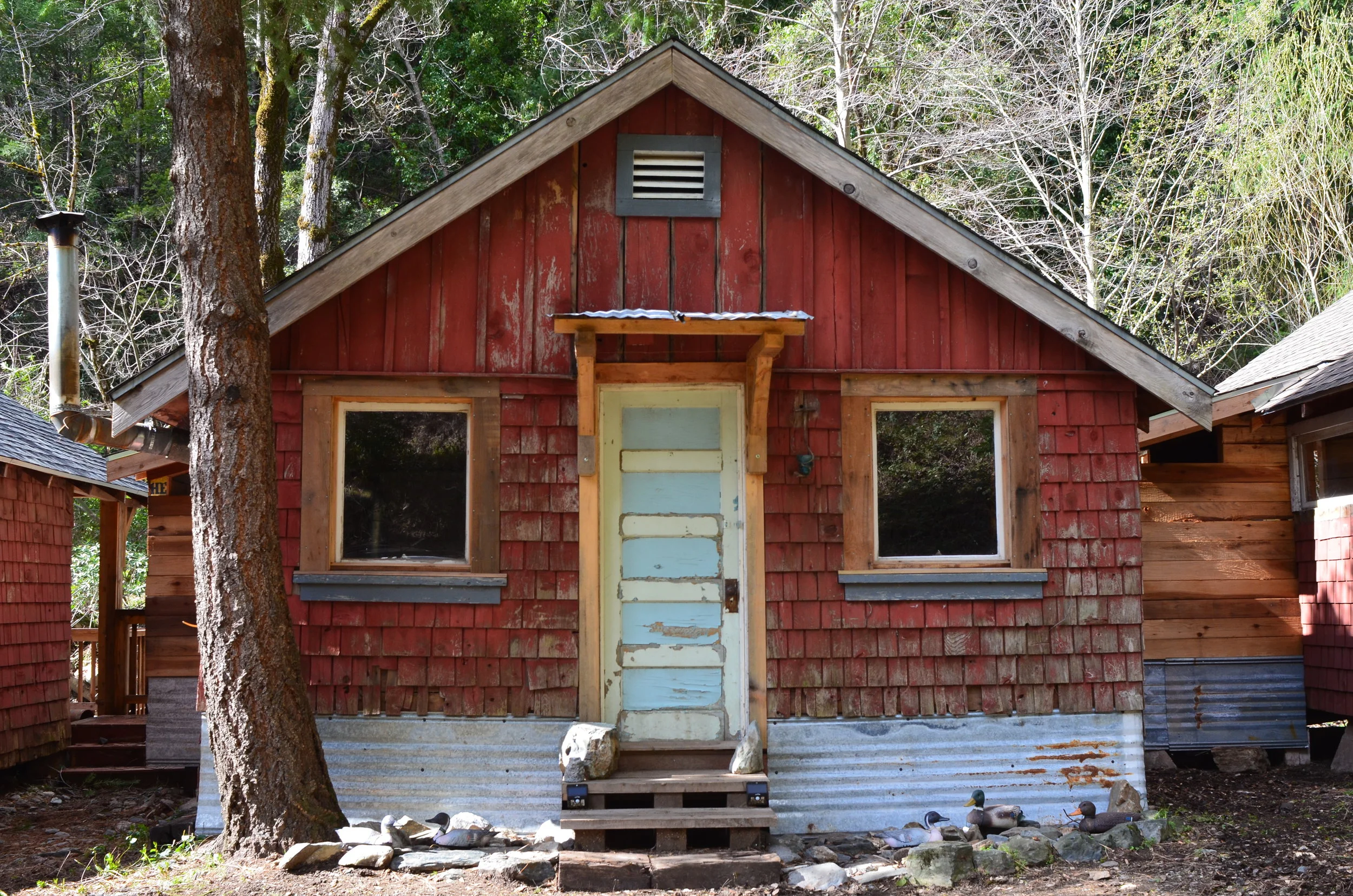 King Cabin Front View Outside.JPG