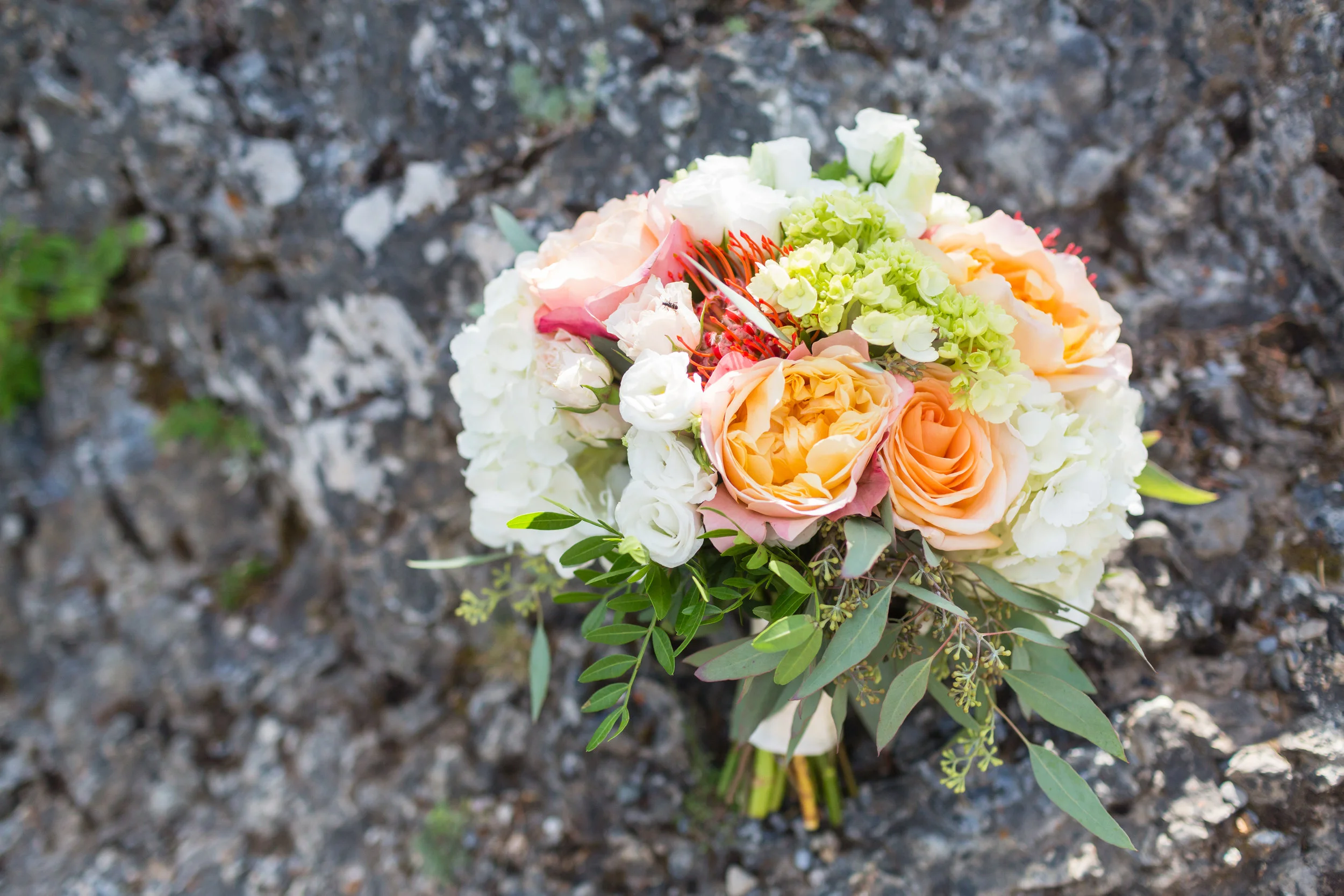 banff-rimrock-wedding-boquet