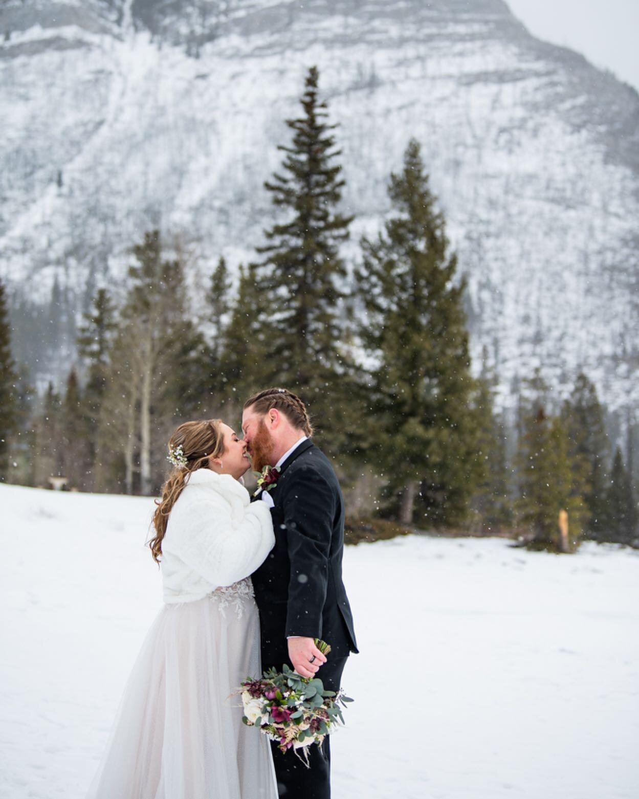 It&rsquo;s appropriately snowing as I post this beautiful snowy day in Banff at Lake Minnewanka. Cheryl &amp; Tim&rsquo;s sweet elopement with their kids was so heartfelt and personal. 💕

Planner: @naturallychicweddings 
Commisioner: @patricksmiley 