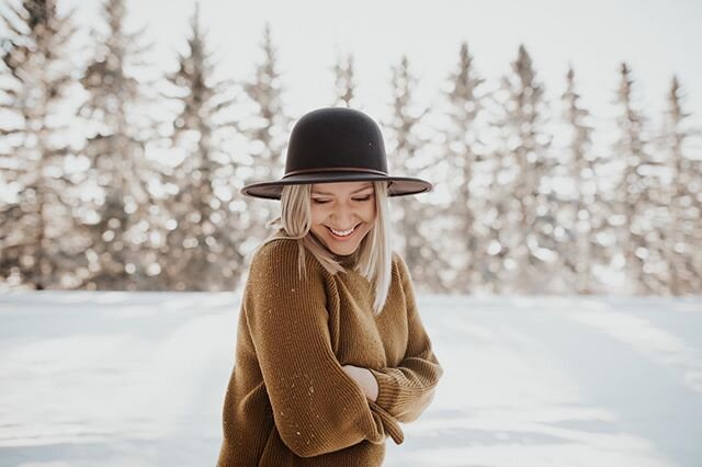 This gorgeous hoarfrost obviously called for little a photo shoot ❄️
.
PC @courtneyaliciasouth