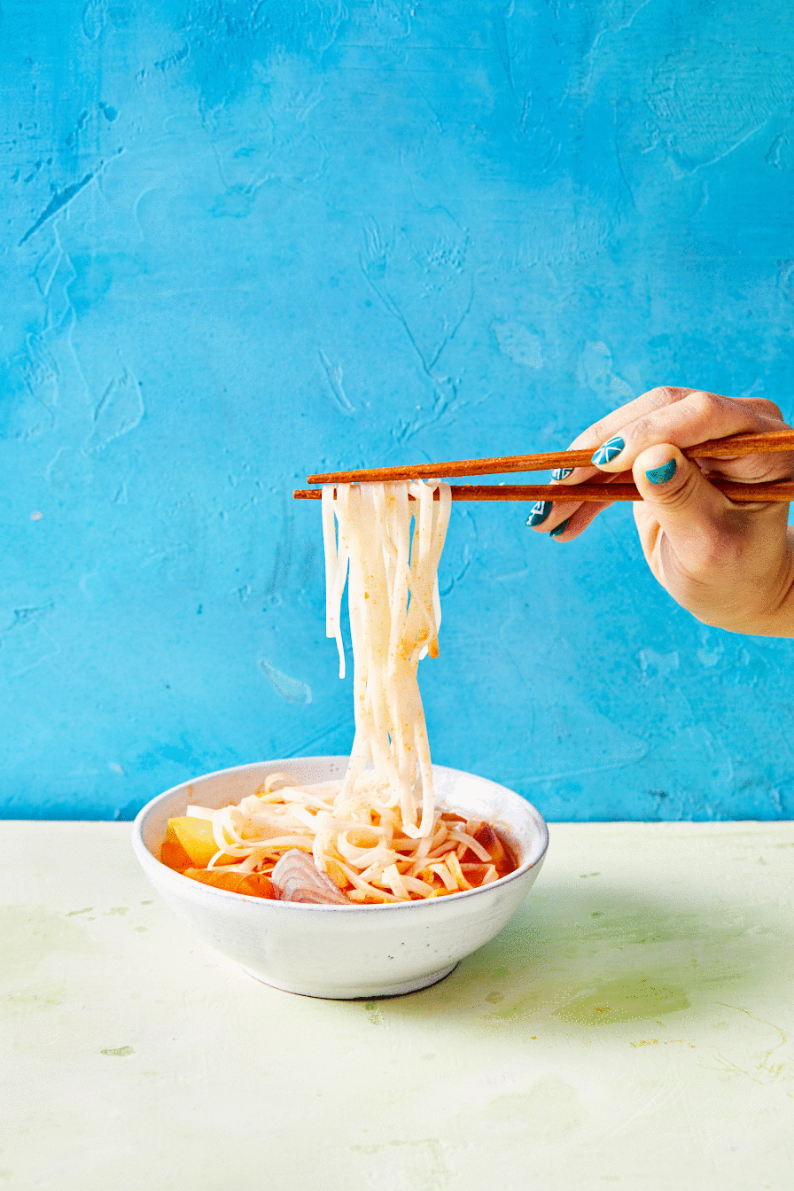 3076970-la-fo-cooking-five-or-fewer_rainbow-rice-noodle-pull_GIF.gif