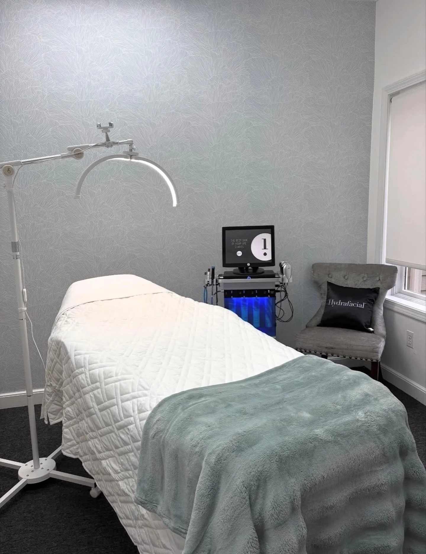 Have you booked with @novida_aesthetics yet? ✨
 Alyssa&rsquo;s facials are next level, and her space is just as beautiful as the results.

We&rsquo;re proud to offer elevated aesthetic services alongside our lash treatments. Come experience it for yo