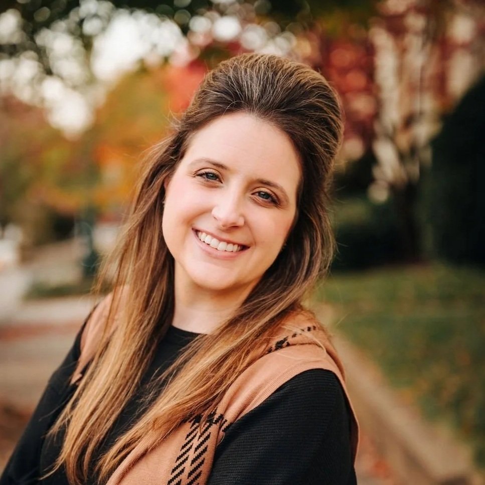 Lauren Lusk wearing a black shirt, Richmond VA therapist specializing in eating disorders, anxiety, women's mental health