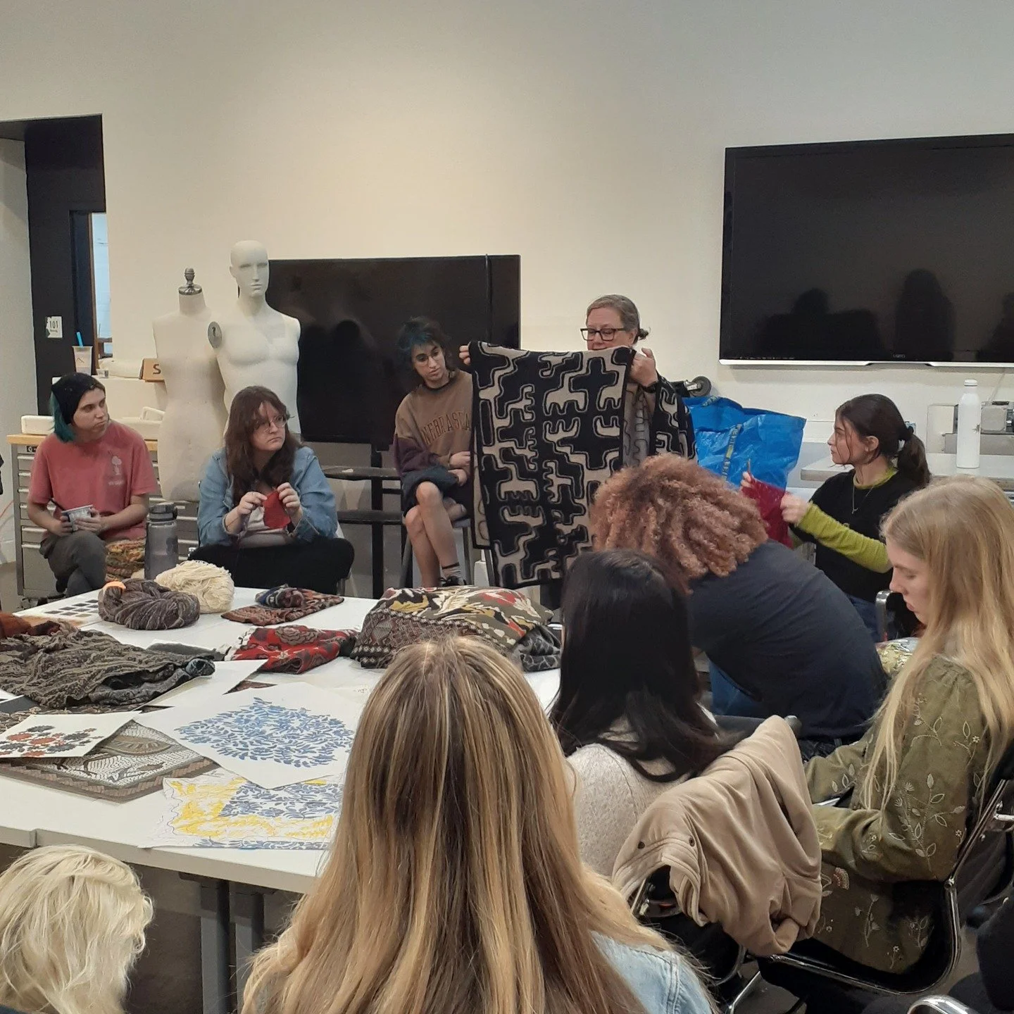 Local knitwear designer Tabbetha McCale Evans visited fiber for a fabulous forum show-and-tell today. Students learned about her experience as a KCAI fiber alum working for Peruvian Connections.
