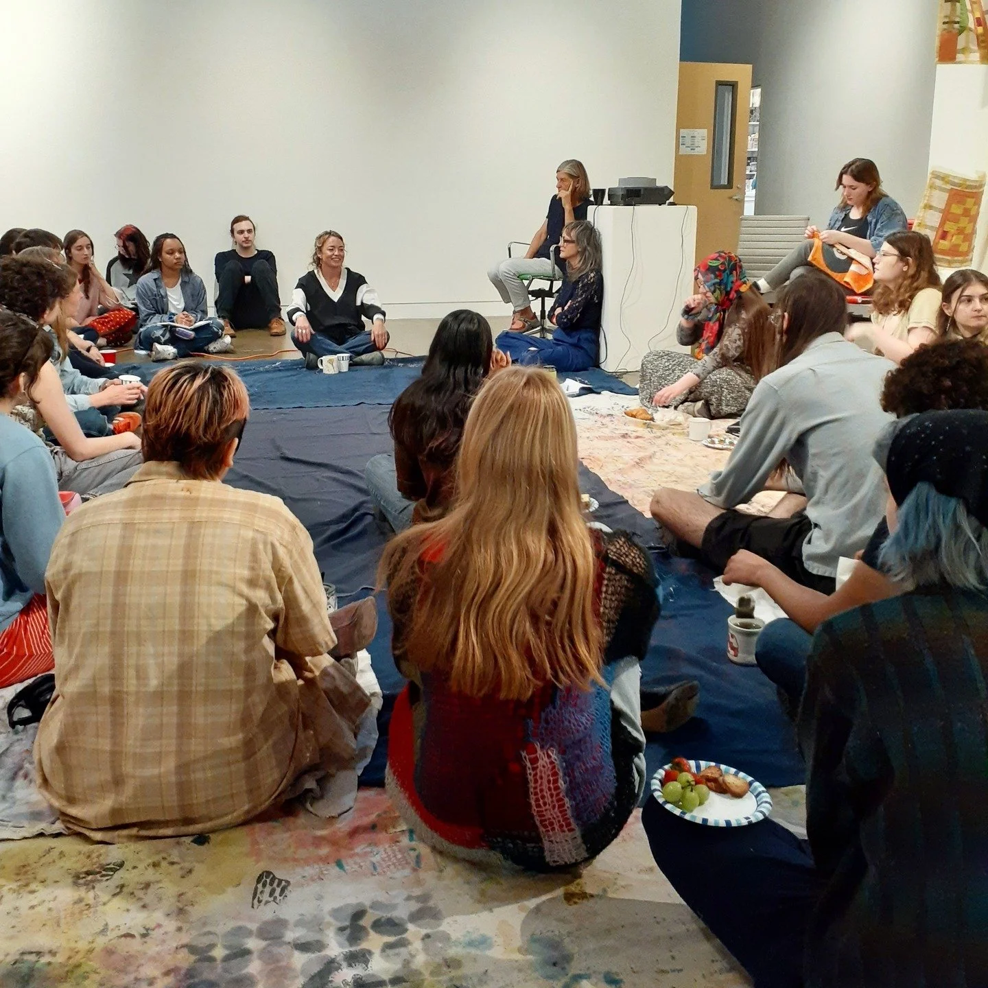 Thank you to Fiber alumni @rachelbhayes for joining us for conversation and breakfast refreshments last Friday. Students enjoyed hearing about Rachel's undergrad experience and trajectory towards becoming a full-time artist. She even brought in her 3