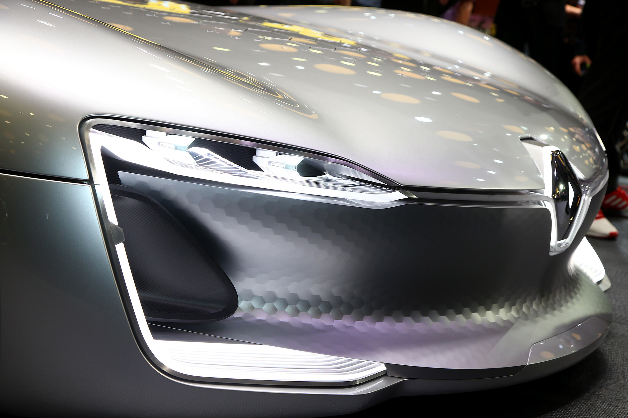 bmw-vision-next-100-concept-focuses-on-alive-geometry-and-autonomous-driving_5.jpg