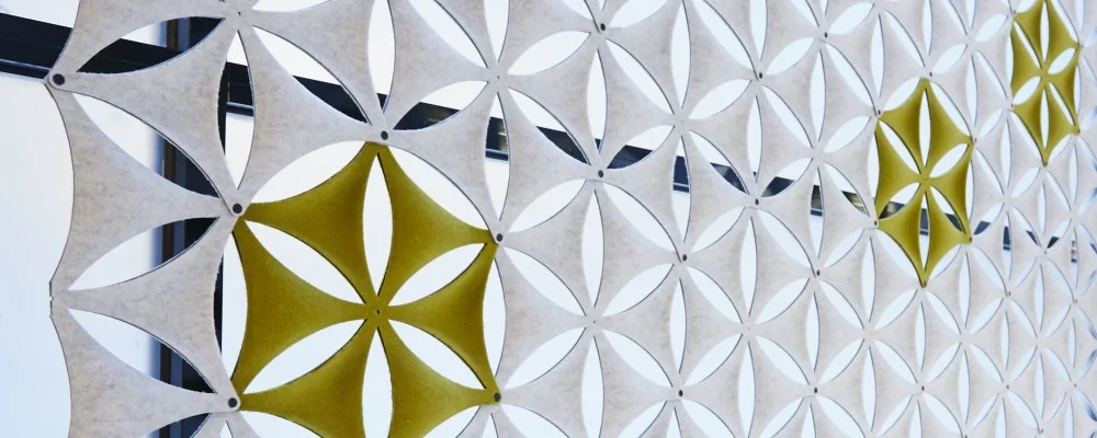 Abstracta 5000 Airflakes The Bella Centre exhibition and conference centre in Copenhagen has chosen Abstracta’s decorative Airflake panels as sound-absorber within its premises. Nearly 5,000 Airflakes now adorn the walls of the centre and create a beautiful, calm and harmonic pattern – at the same time as fulfilling an important acoustic role.
