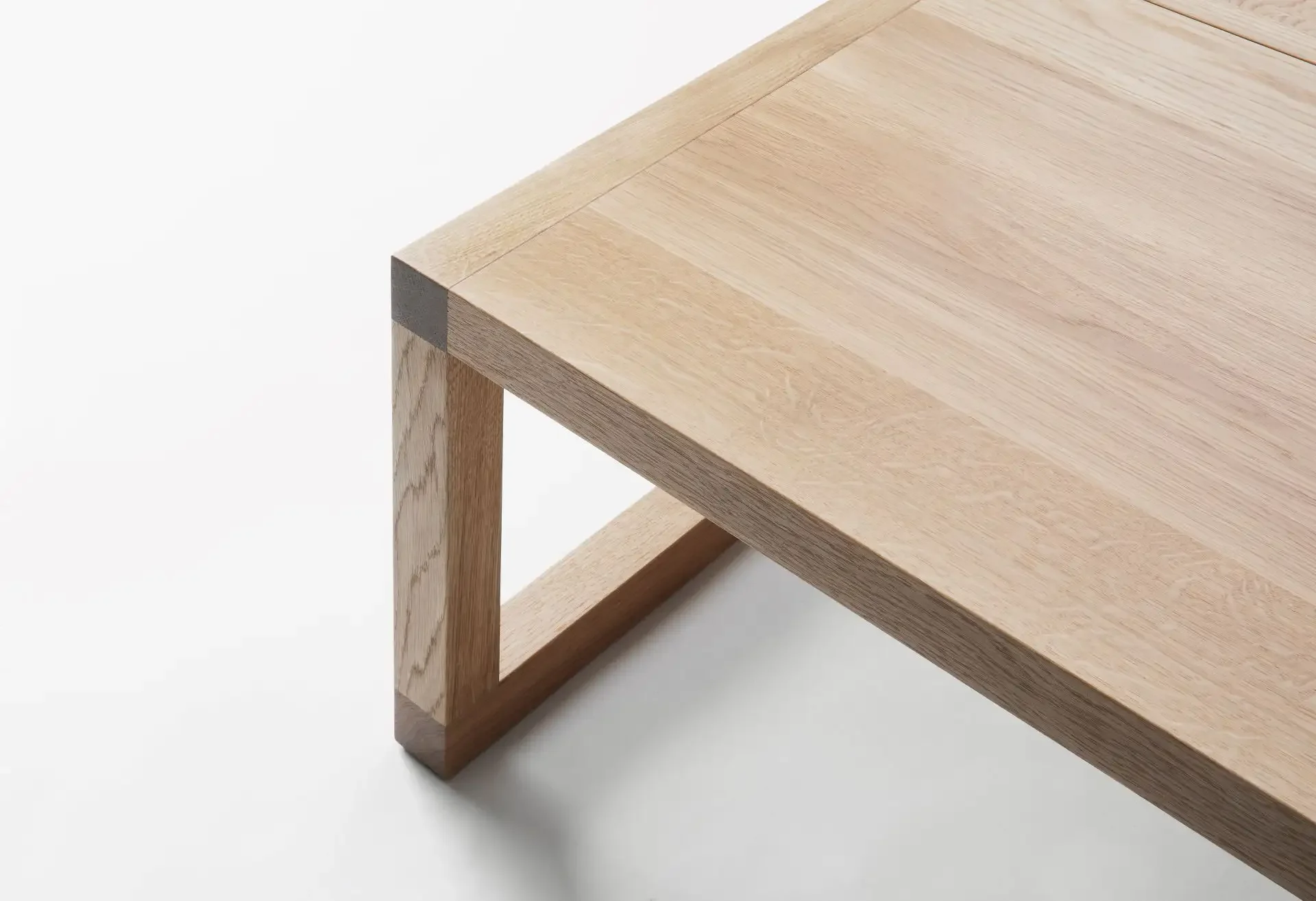 nikari-john-pawson-frame-low-oak-coffee-table-detail1.webp