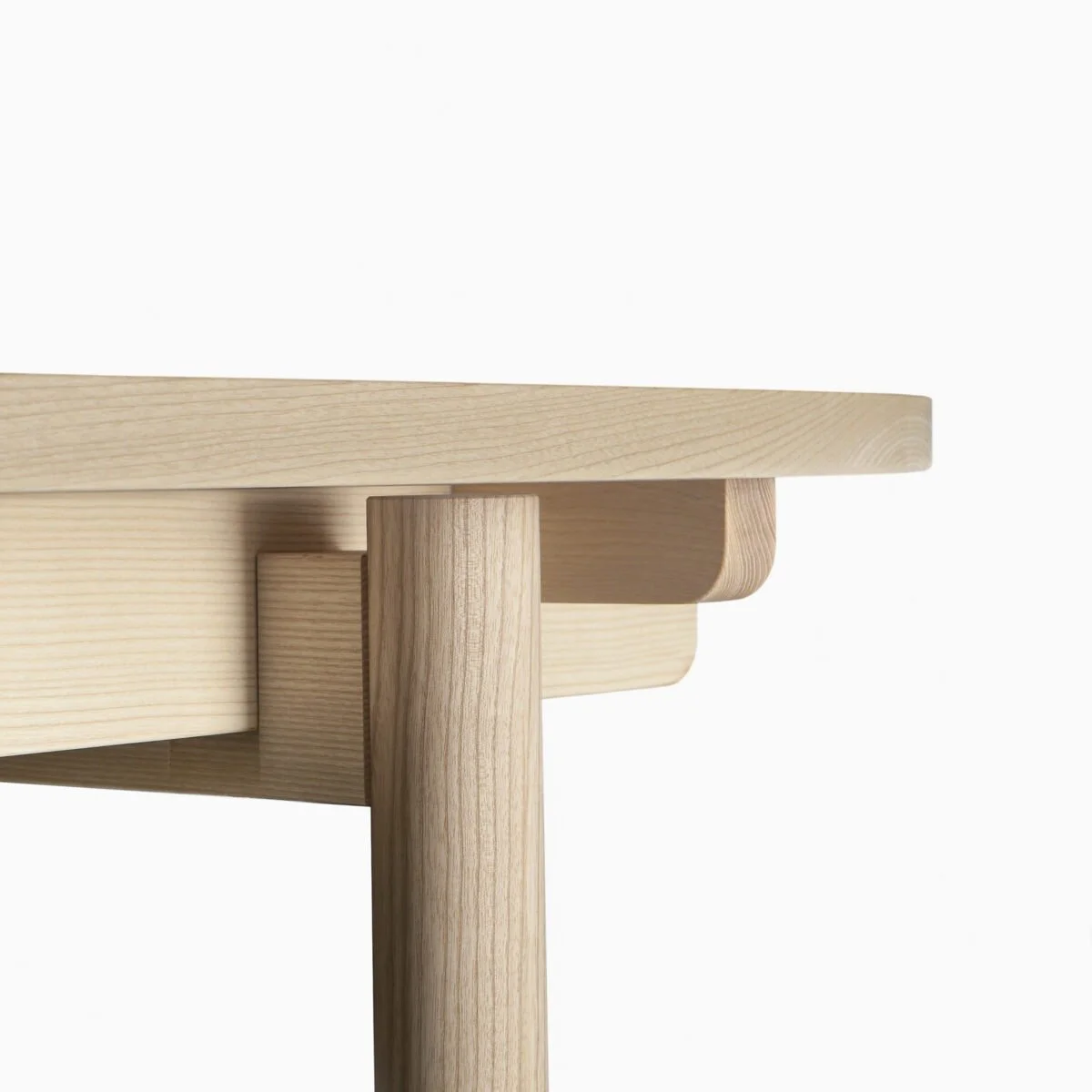 Basic-table_ash_detail_leikattu.jpg