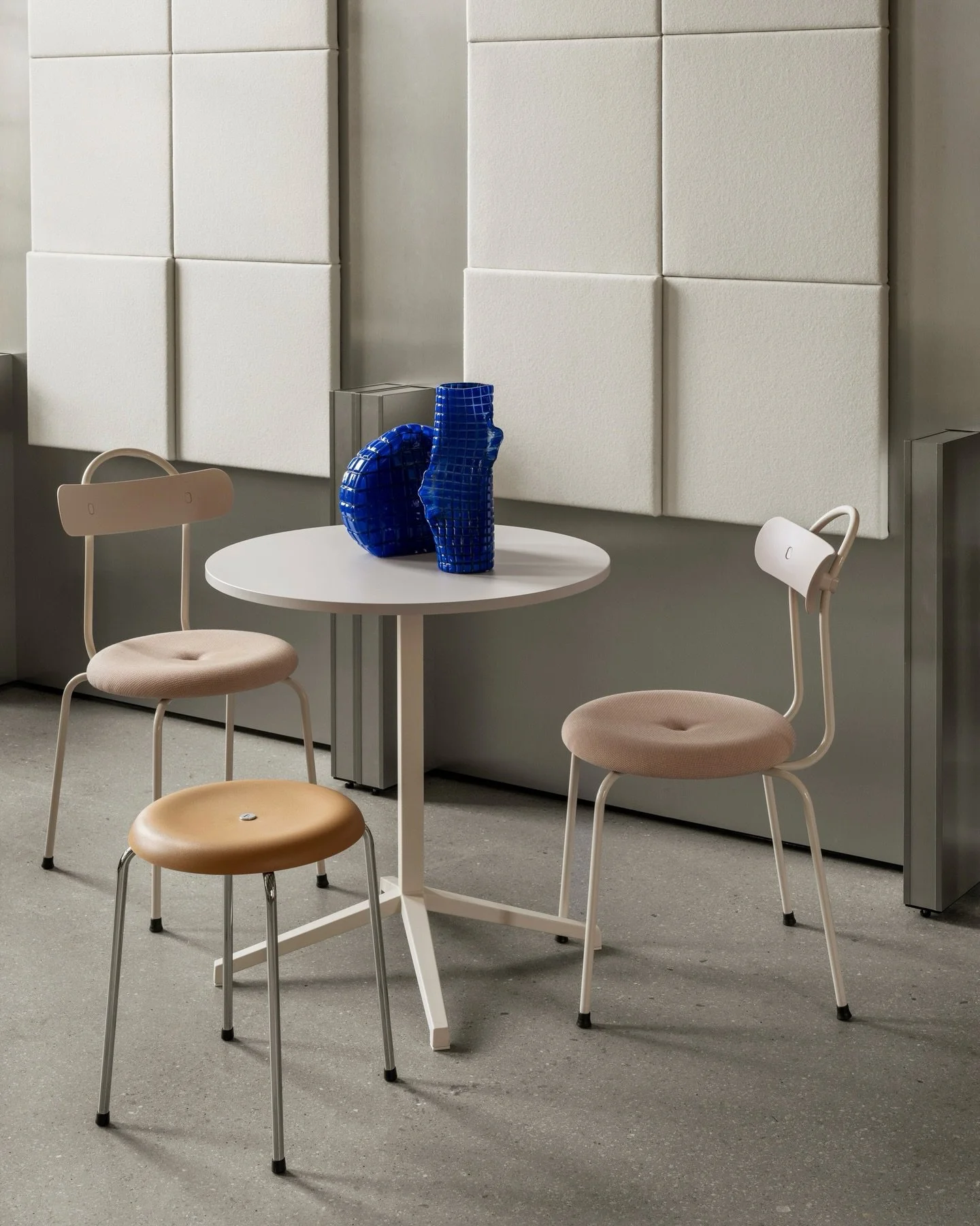 Taburett Plus by @lammhults 
Design Peter Andersson

A refined evolution of a Swedish classic. 

Inspired by Edvin St&aring;hl&rsquo;s 1955 282 stool, Taburett Plus adds a bistro-style backrest that doubles as a handle - designed to move, stack and a