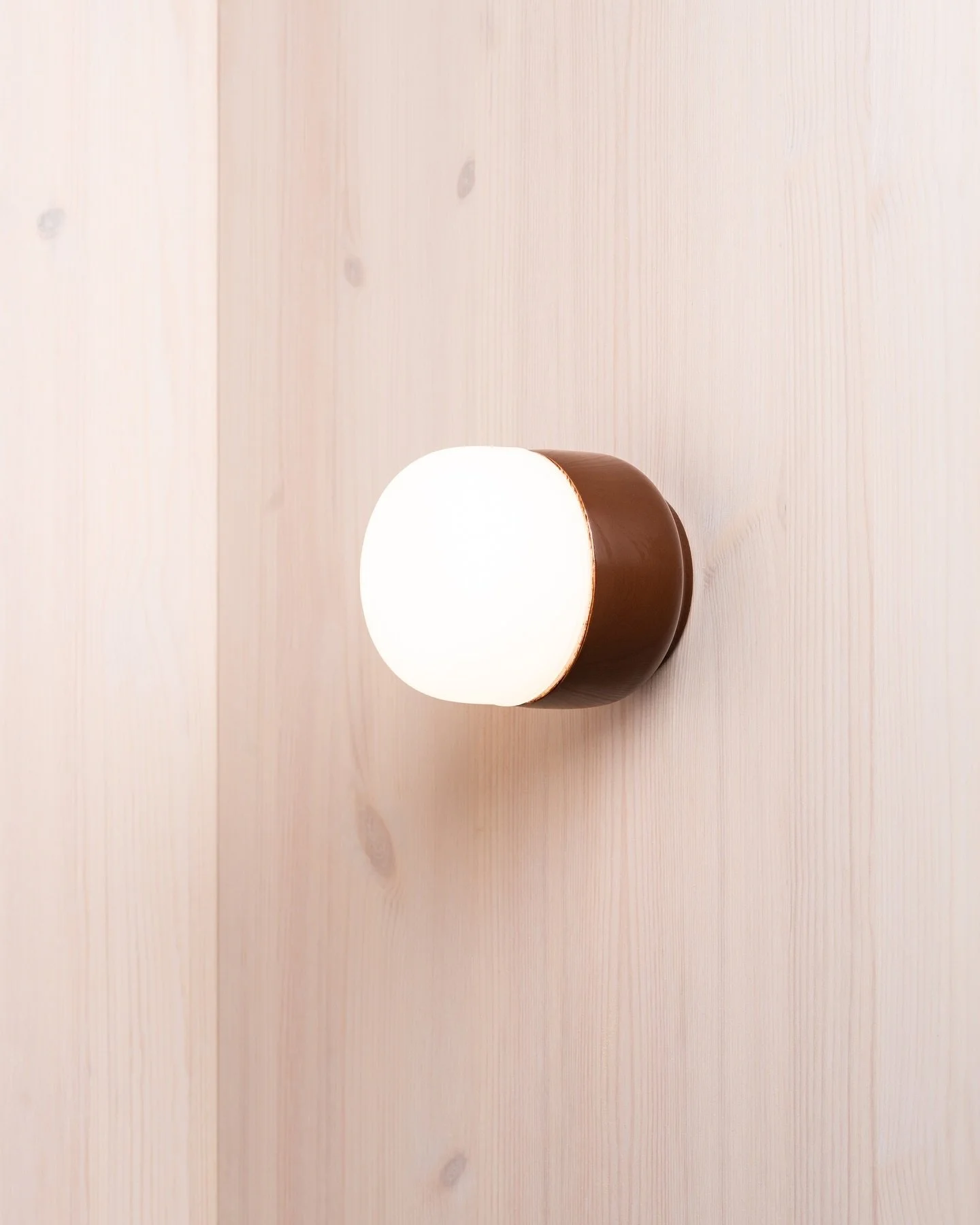 The Ohm collection by @ifoelectric, now in Brown Glaze.

Brown Glaze brings a warm, earthy depth to the softly sculpted porcelain forms, inspired by the historic brown insulators once found across Scandinavian landscapes.

Designed by @kauppikauppi.s