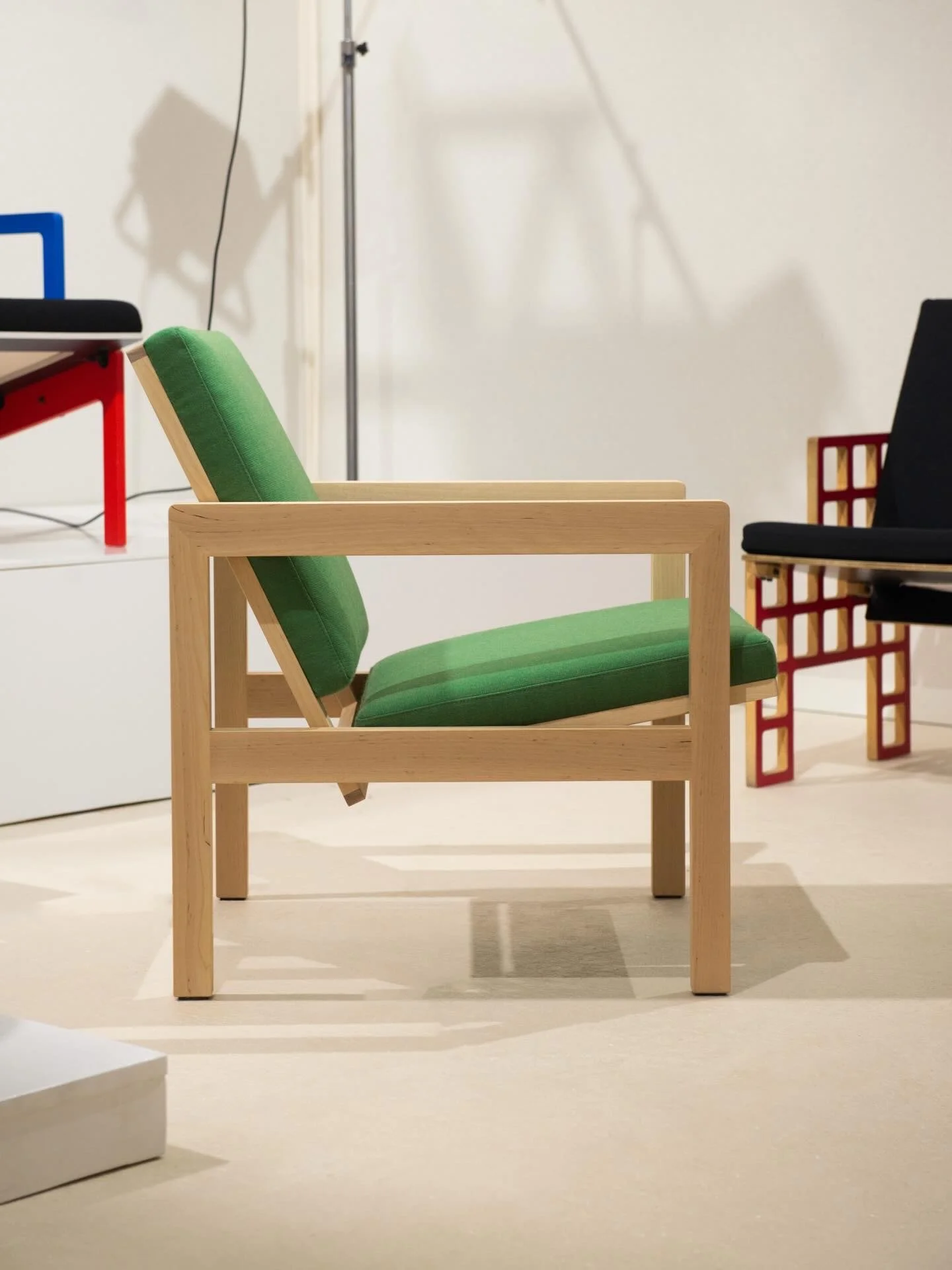 Arkitecture YKA1 Lounge Chair by @nikarioy 
Design Yrj&ouml; Kukkapuro &amp; Kari Virtanen, 2011.

Defined by clear lines and thoughtful proportions, the YKA1 lounge chair pairs a solid timber frame with a gently reclined seat for lasting comfort.

Q