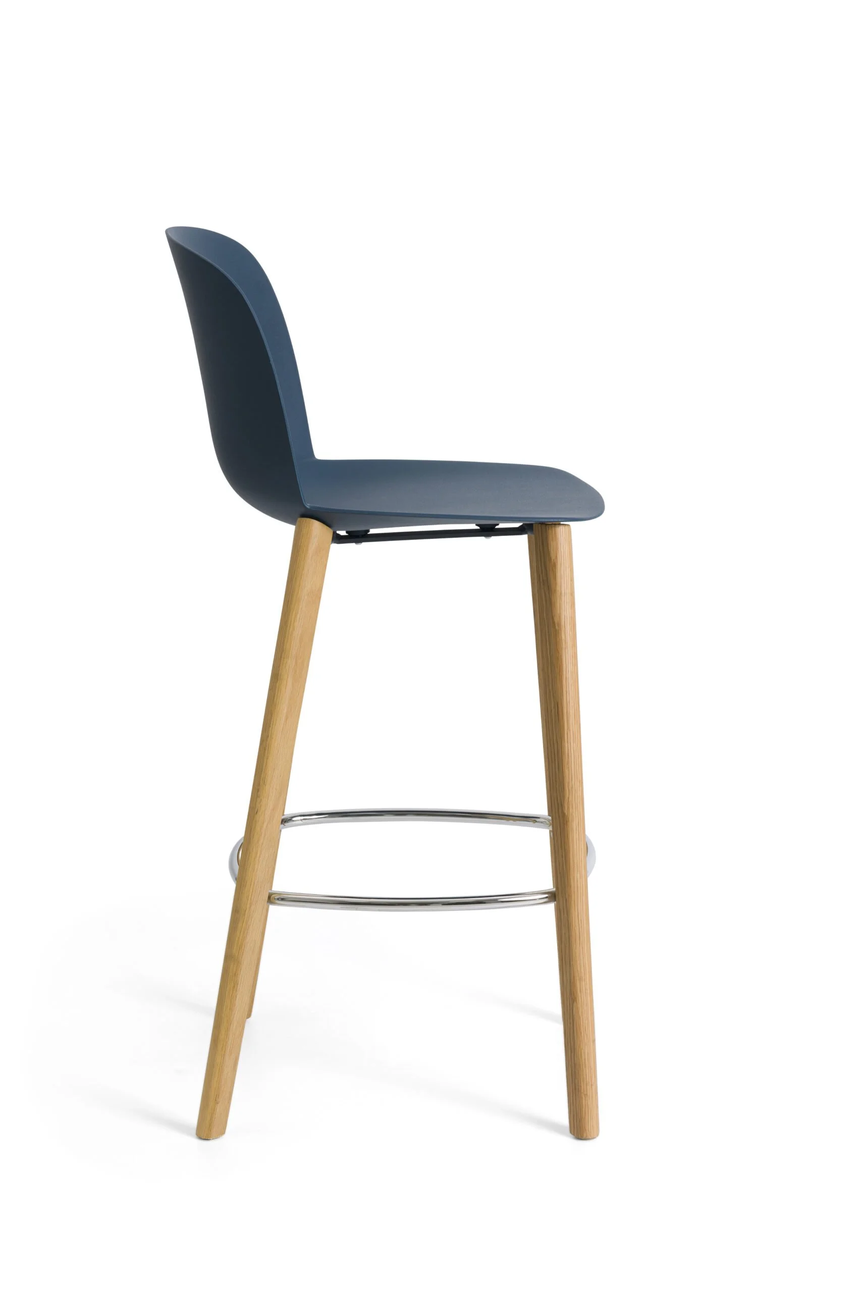 G084_Plose-stool-with-wooden-legs_355-scaled.jpg
