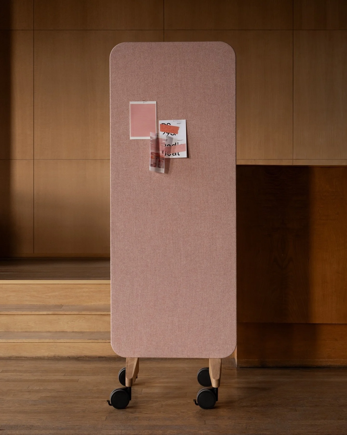 Mood Fabric Mobile by @lintex 

Two surfaces. Endless possibilities.

Mood Fabric pairs a magnetic glass writing surface with a sound-absorbing textile reverse, bringing together clarity, creativity and acoustic comfort in one beautifully considered 