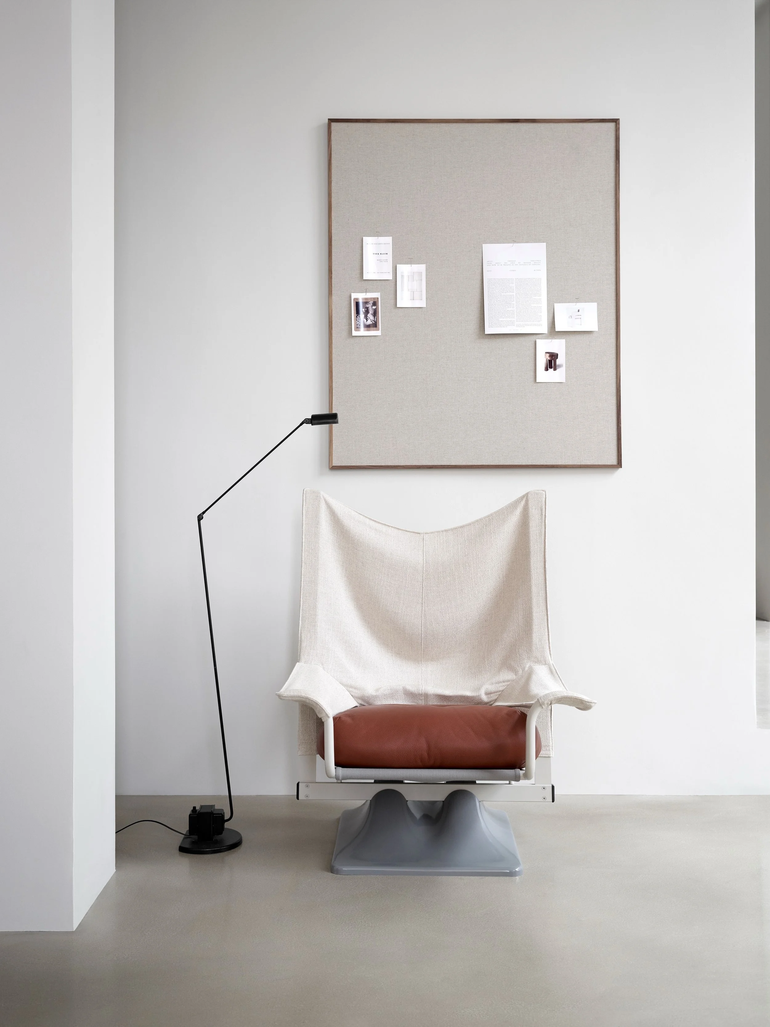 Where great ideas find their place.

For more than 40 years, @lintex has redefined the workplace, transforming everyday communication tools into beautifully crafted design objects.

The Classic Noticeboard
Framed in solid oak and finished in natural 