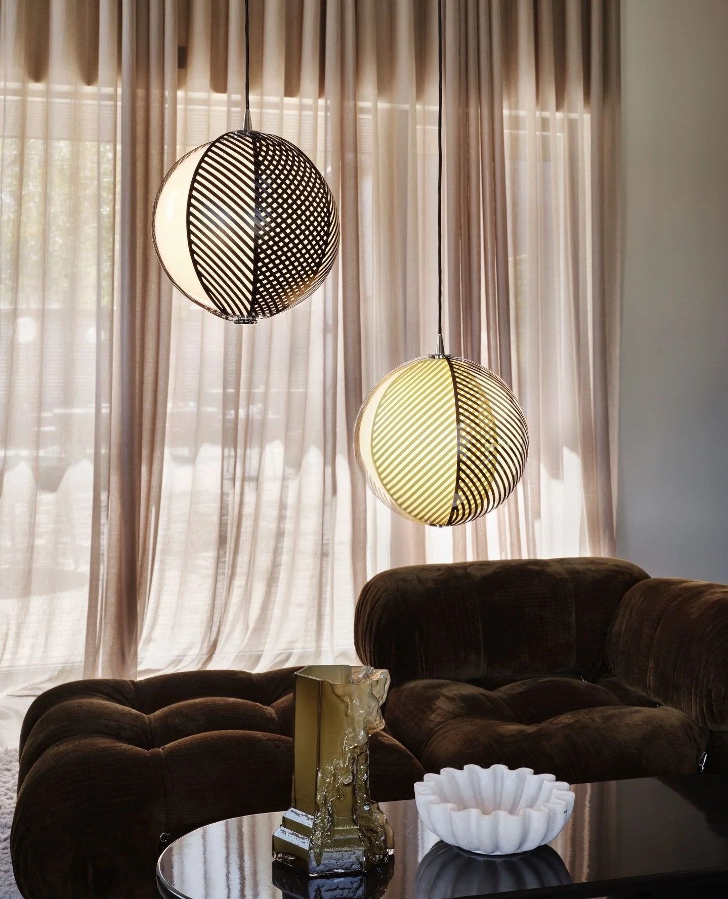 Mondo by @oblure_official 
Design @antoniofacco 

Designed to change with the mood.

Mondo&rsquo;s overlapping metal shades can be moved and adjusted by hand, revealing different patterns of light and shadow with every turn. Sculptural even when unli