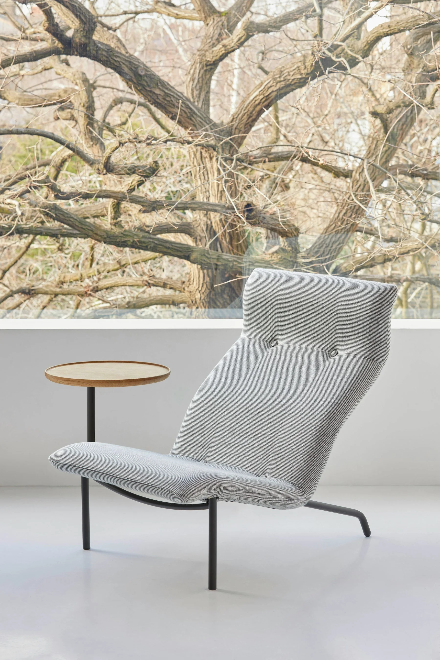 LUCIO-LOUNGE-6852-7151-CAT5-Kvadrat-Fuse-oak-Sebastian-Wrong-c2019-EstablishedandSons-cEdReeve-Insitu-01-300dpi.jpg