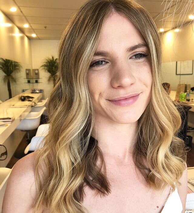 Sunkissed tones for this hunny 🙌🏼
.
.
.
.
.
.

#hair #hairsalon #sydney #monavale #hairdresser #blonde #brunette #balayage #highlights #hairenvy #love #happy #smile #fashion #haircut #curls #upstyle #haircolor #cloudnine #davinescolor
#balayage