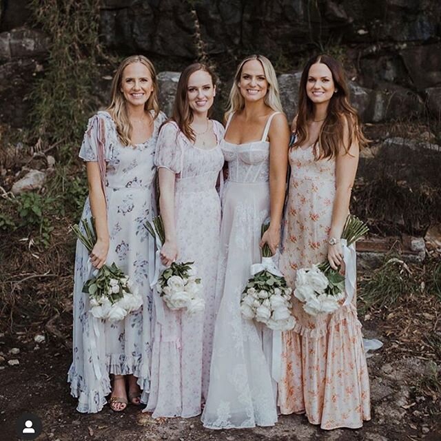 Can these girls get anymore beautiful 😍 Congrats @saz.richards on your wedding 👰🏼 Hair by the Picturesque girls
.
.
.
.
.
.

#hair #hairsalon #sydney #monavale #hairdresser #blonde #brunette #balayage #highlights #hairenvy #love #happy #smile #fas