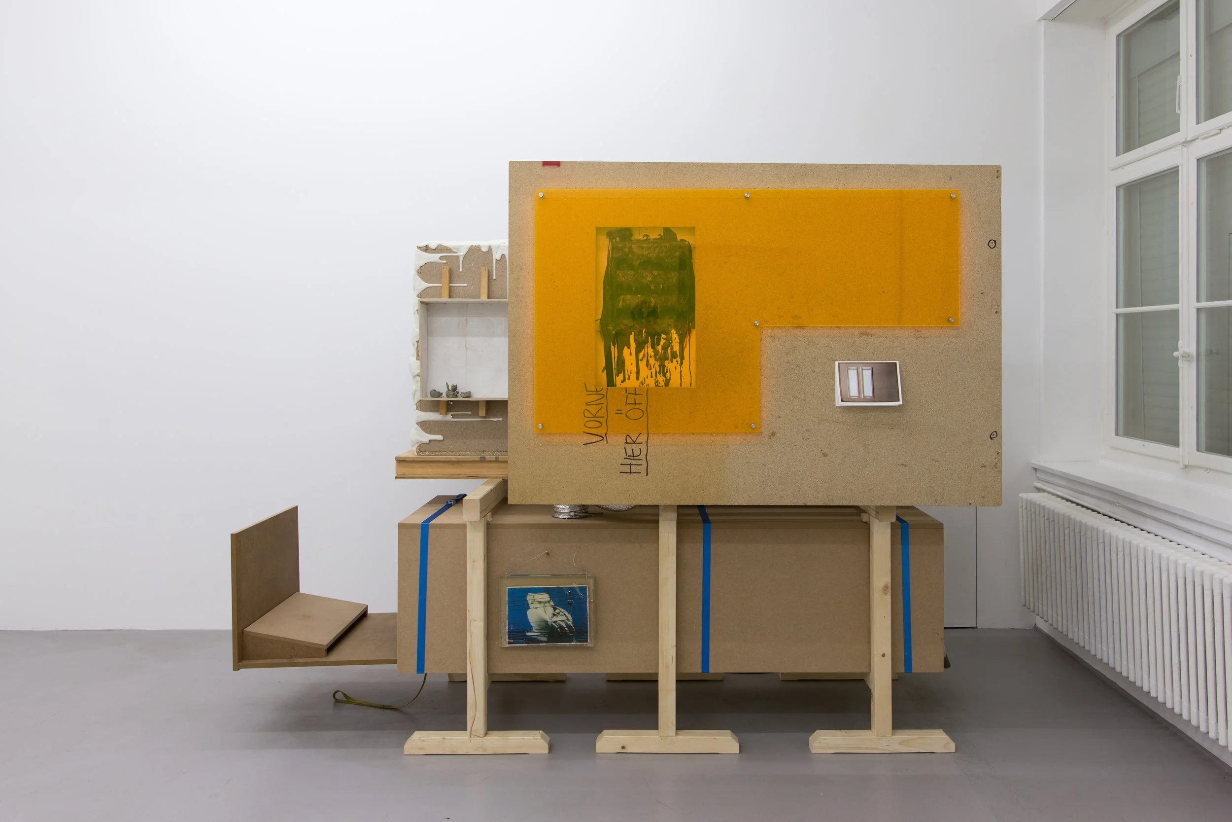 Patrick Hari, “Muppet Villa - Dreaming Alone Is A Boring Land”, 2017 Courtesy of BolteLang, © Patrick Hari