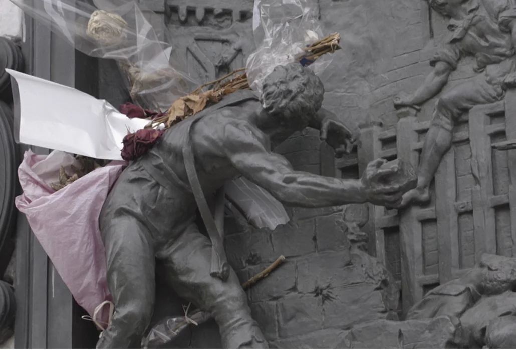 Image caption: Angelica Mesiti, Tossed by Waves (still), 2017, single-channel High Definition video, 16:9, colour, silent, 6 minutes, 17 seconds