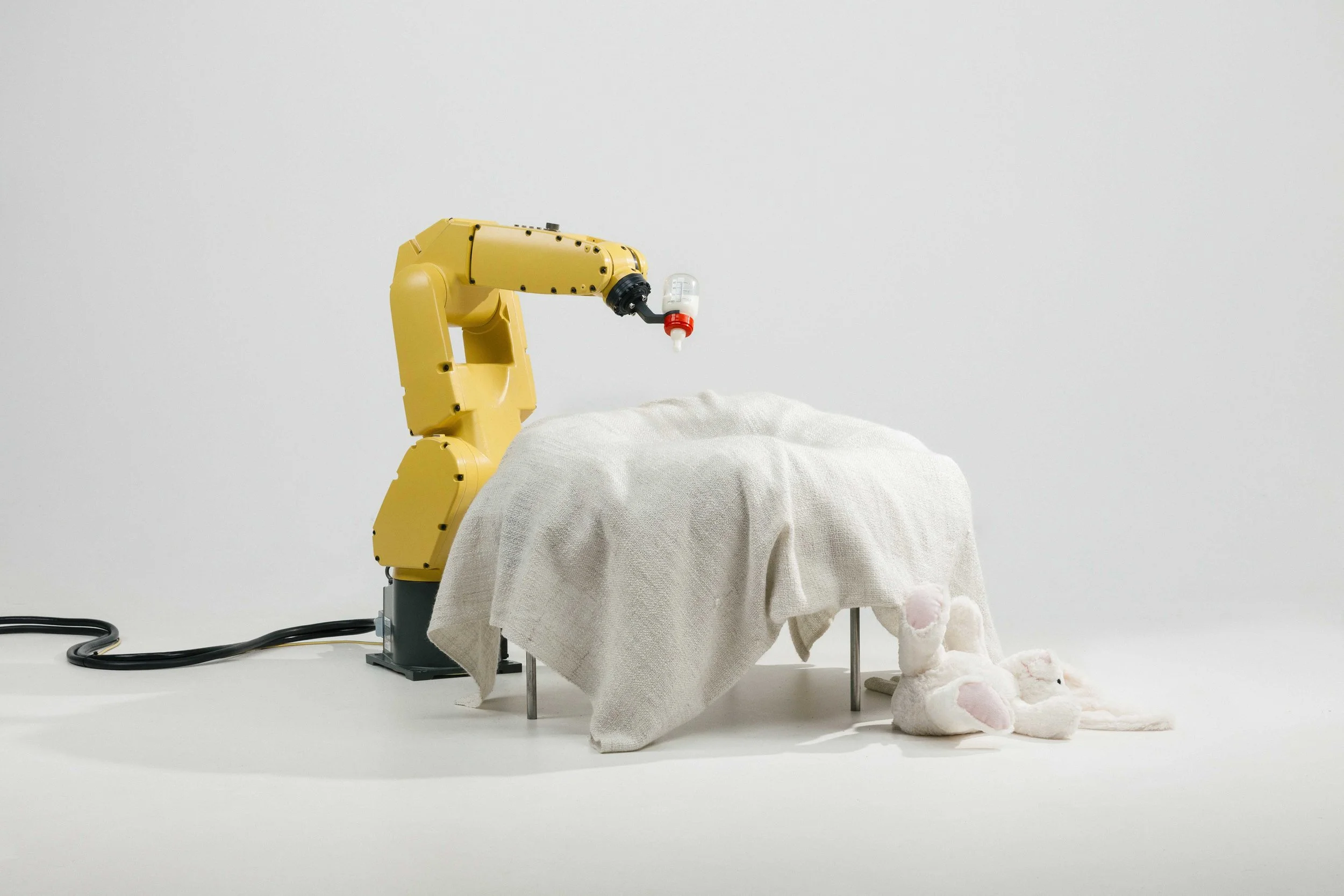 Foto: Stephan Bogner, Phillipp Schmitt, Jonas Voigt, Raising Robotic Natives, 2016 © Jonas Voigt