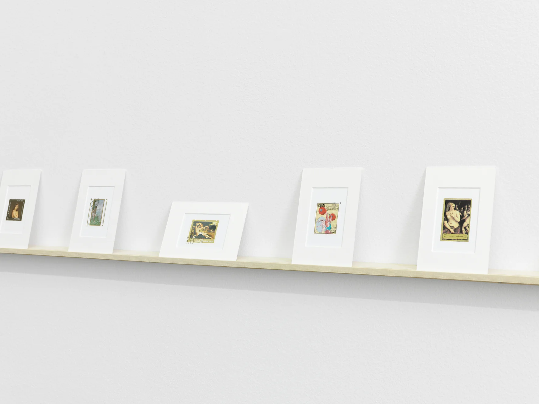 Exhibition views, Hans-Peter Feldmann, Briefmarken mit Gemälden von Akten, 150 stamps, matted, Galerie Francesca Pia, Zürich, 2017 © Hans-Peter Feldmann, Courtesy of Galerie Francesca Pia Photo: Annik Wetter 