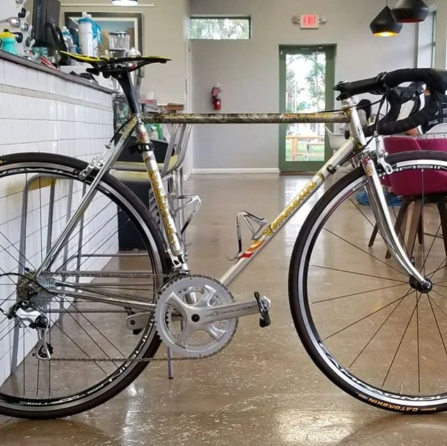 Fun resto-mod for a customer. Full Campy build on a great Tommasini. Another shop recommended a whole new bike. This one is perfectly awesome!

#campagnolopotenza
#vintagebike