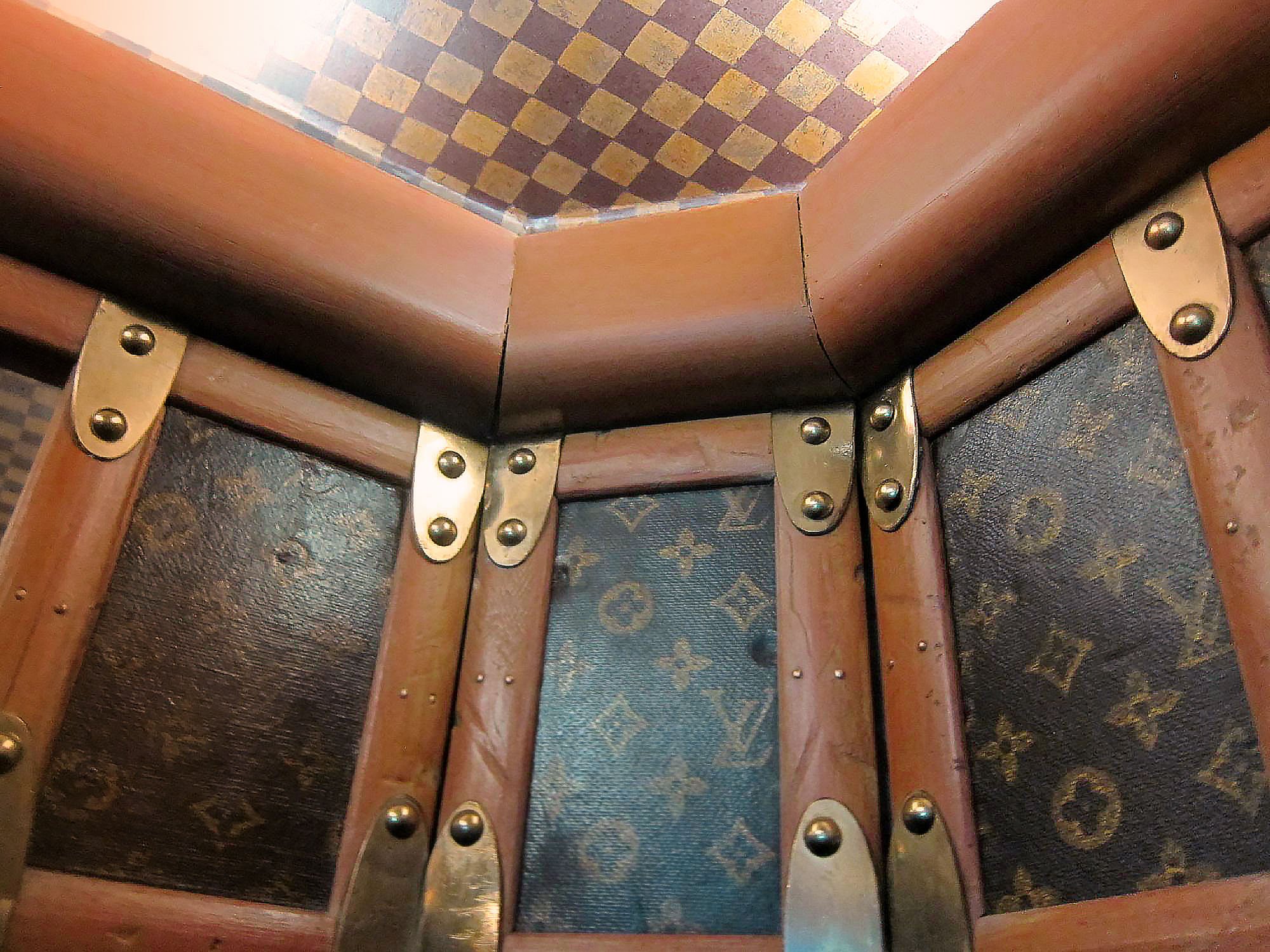 Louis Vuitton Lift – Bild von Le Dokhan's, a Tribute Portfolio