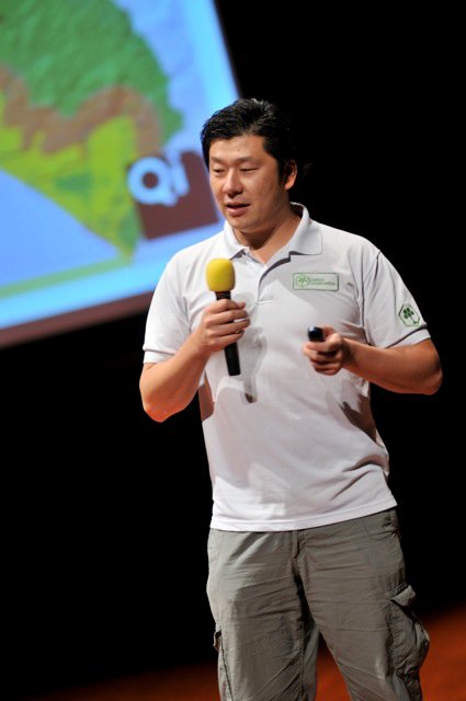 Qi-Global-2010-37.jpg