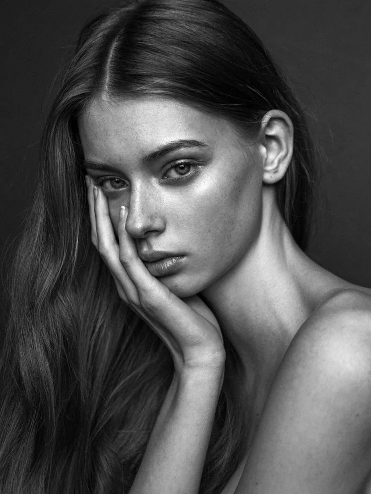 This! - clear lighting that creates shadows and highlights is the goal.