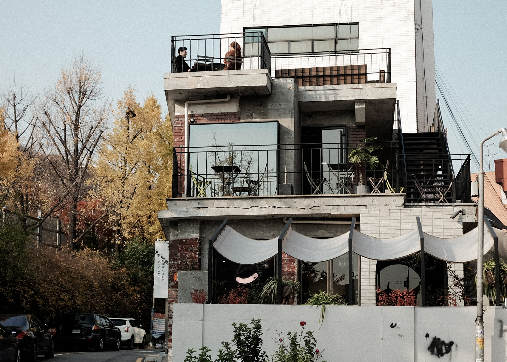 One of my favorite finds in Seoul. Art gallery/coffee shop, my dream tbh