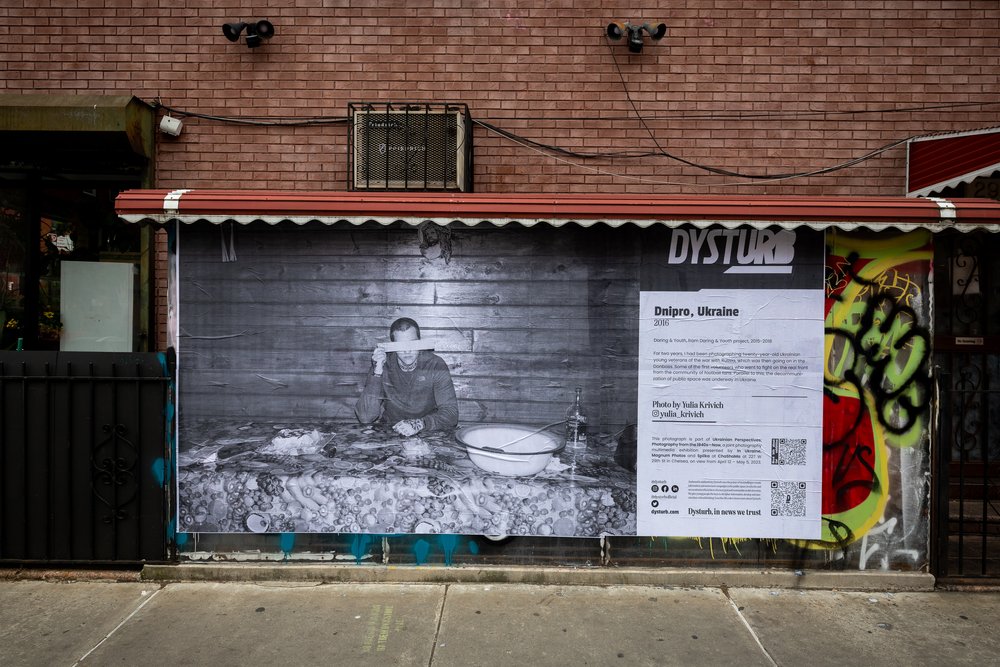  Dysturb street activation in NYC on the occasion of "UKRANIAN PERSPECTIVES: PHOTOGRAPHY FROM THE 1940's-NOW" exhibition at ChaShama in Chelsea from Apr 12-May 5, 2023 in partnership with Magnum Photos, In Ukraine, and Spilka. ©Benjamin Petit / Dystu